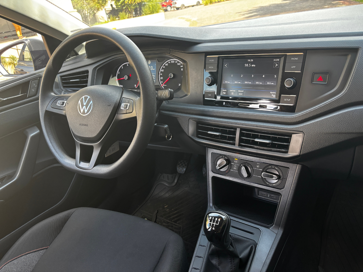VOLKSWAGEN POLO TRACK 2024