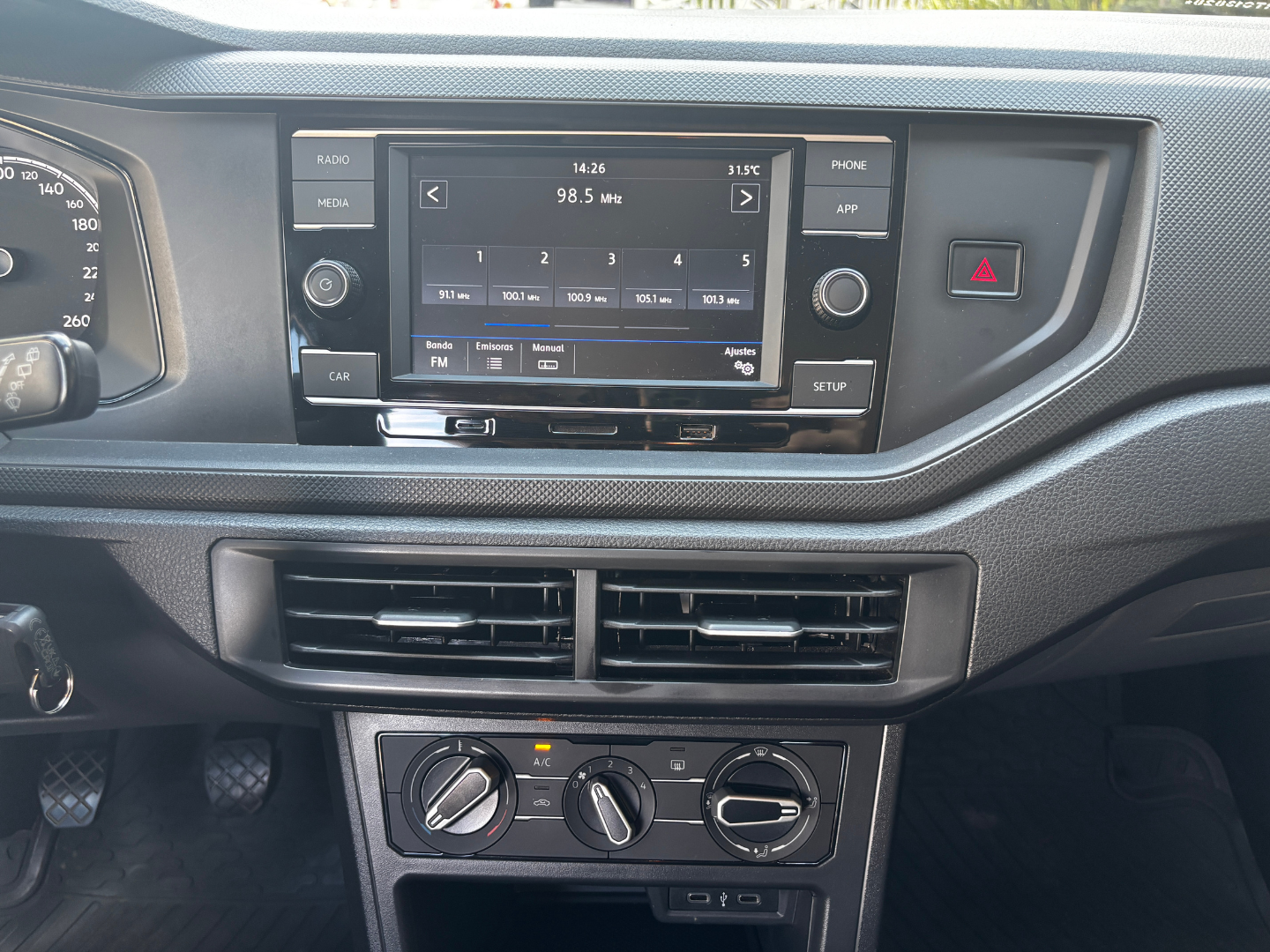 VOLKSWAGEN POLO TRACK 2024