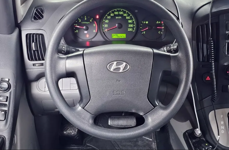 HYUNDAI GRAND STAREX 2012