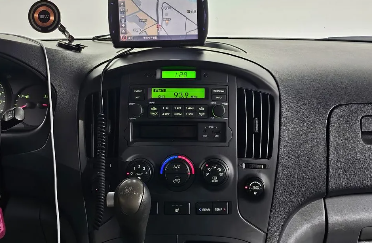 HYUNDAI GRAND STAREX 2012