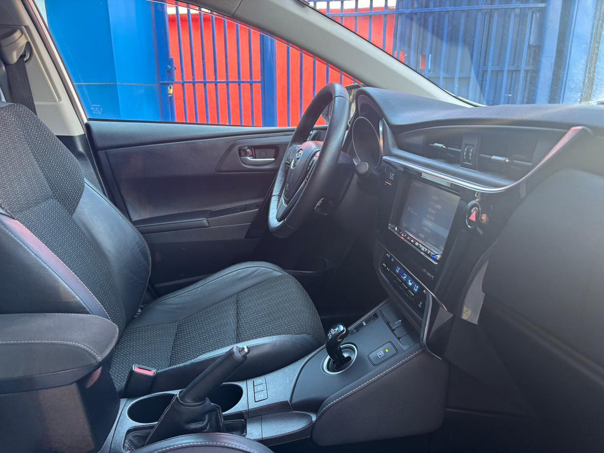 TOYOTA AURIS 2017