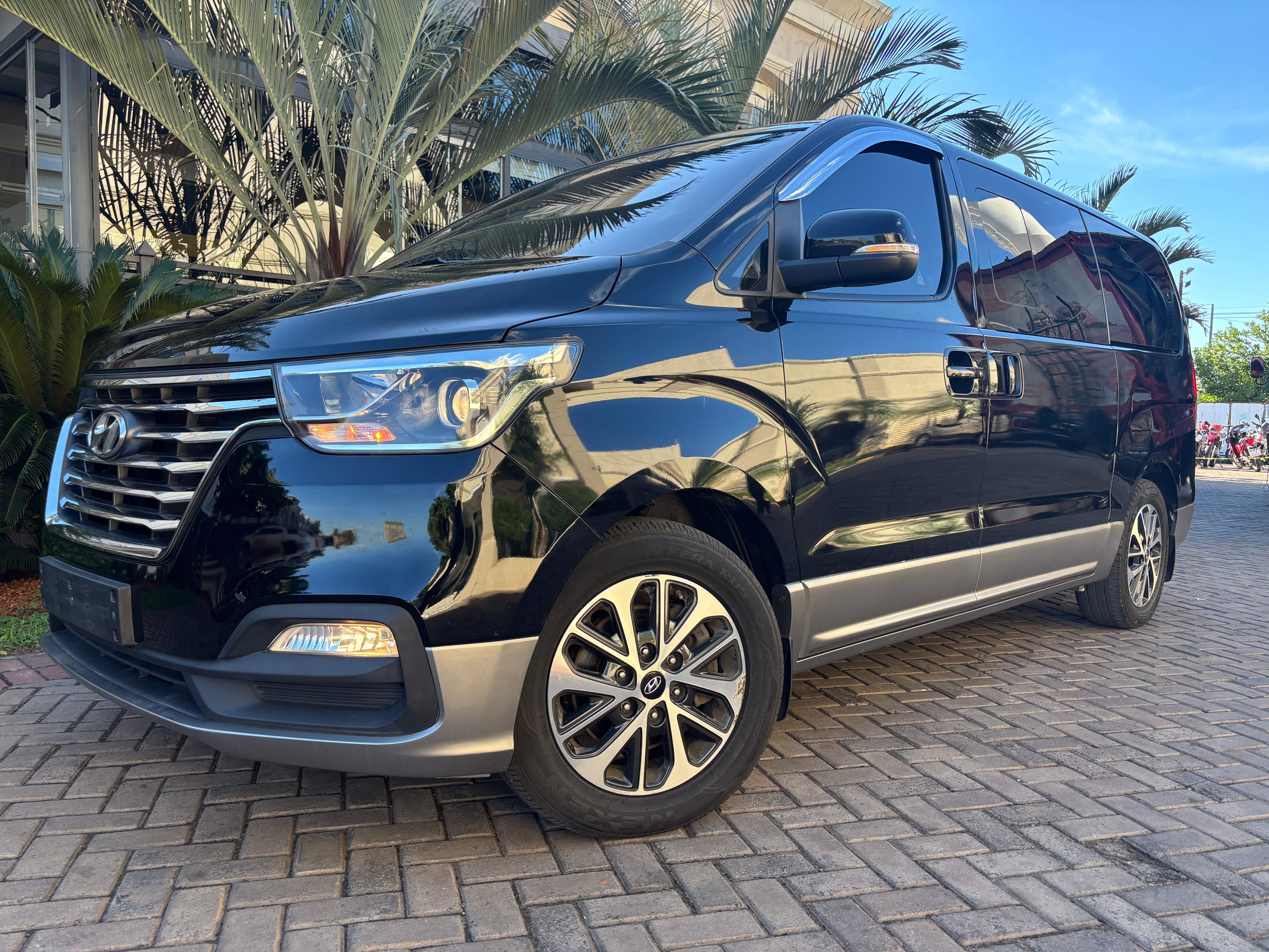 HYUNDAI GRAND STAREX 2019