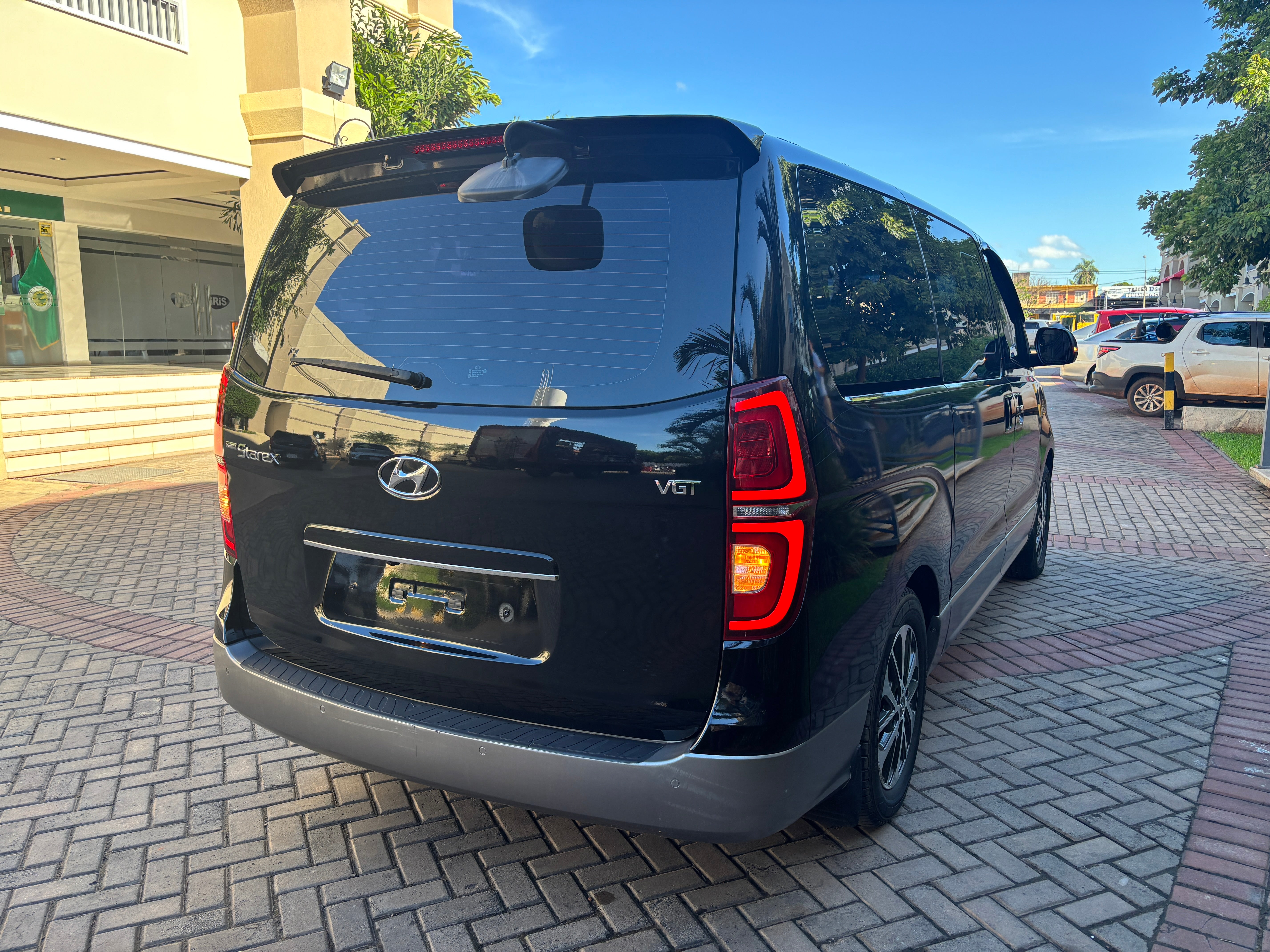 HYUNDAI GRAND STAREX 2019