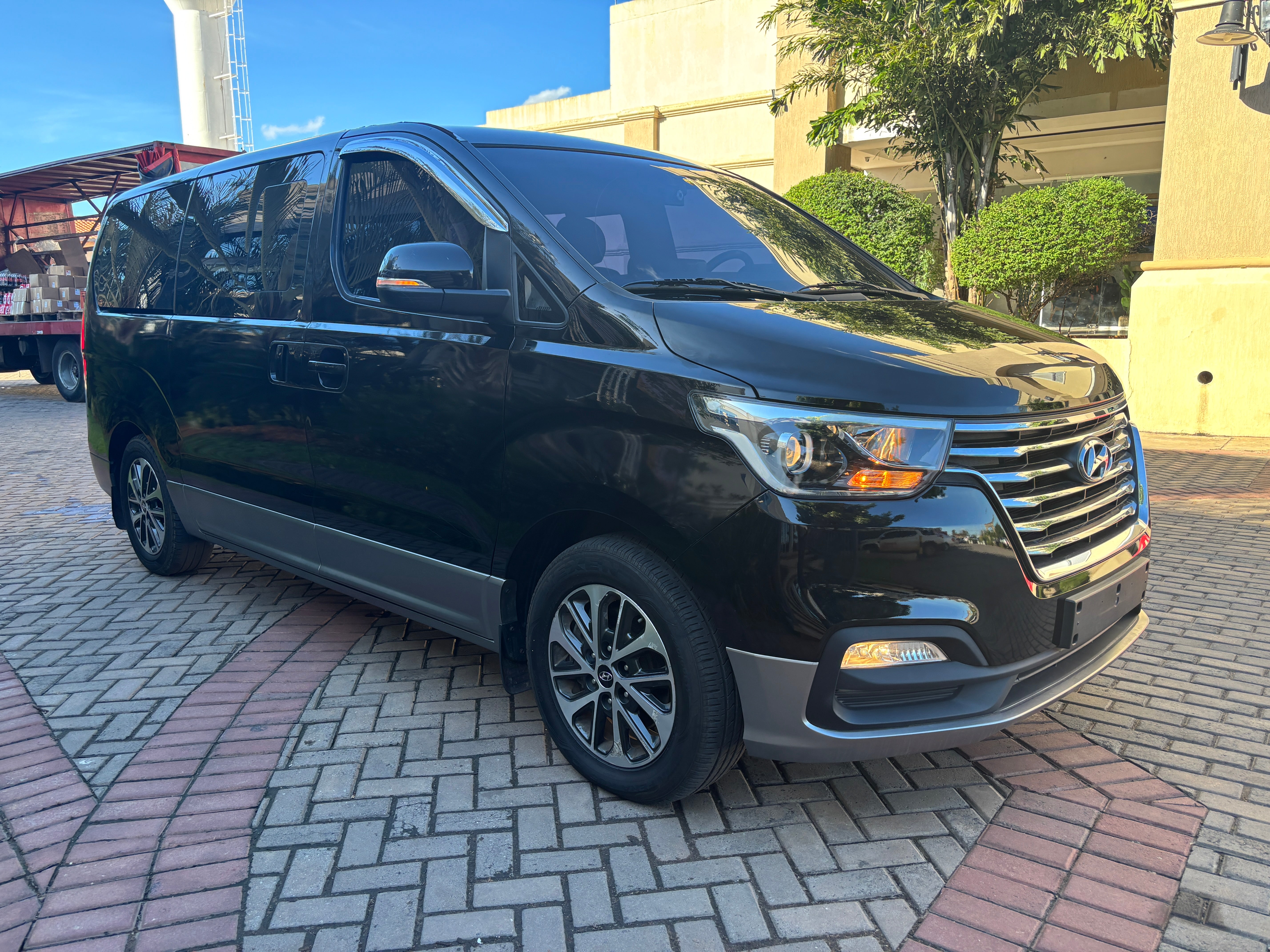 HYUNDAI GRAND STAREX 2019