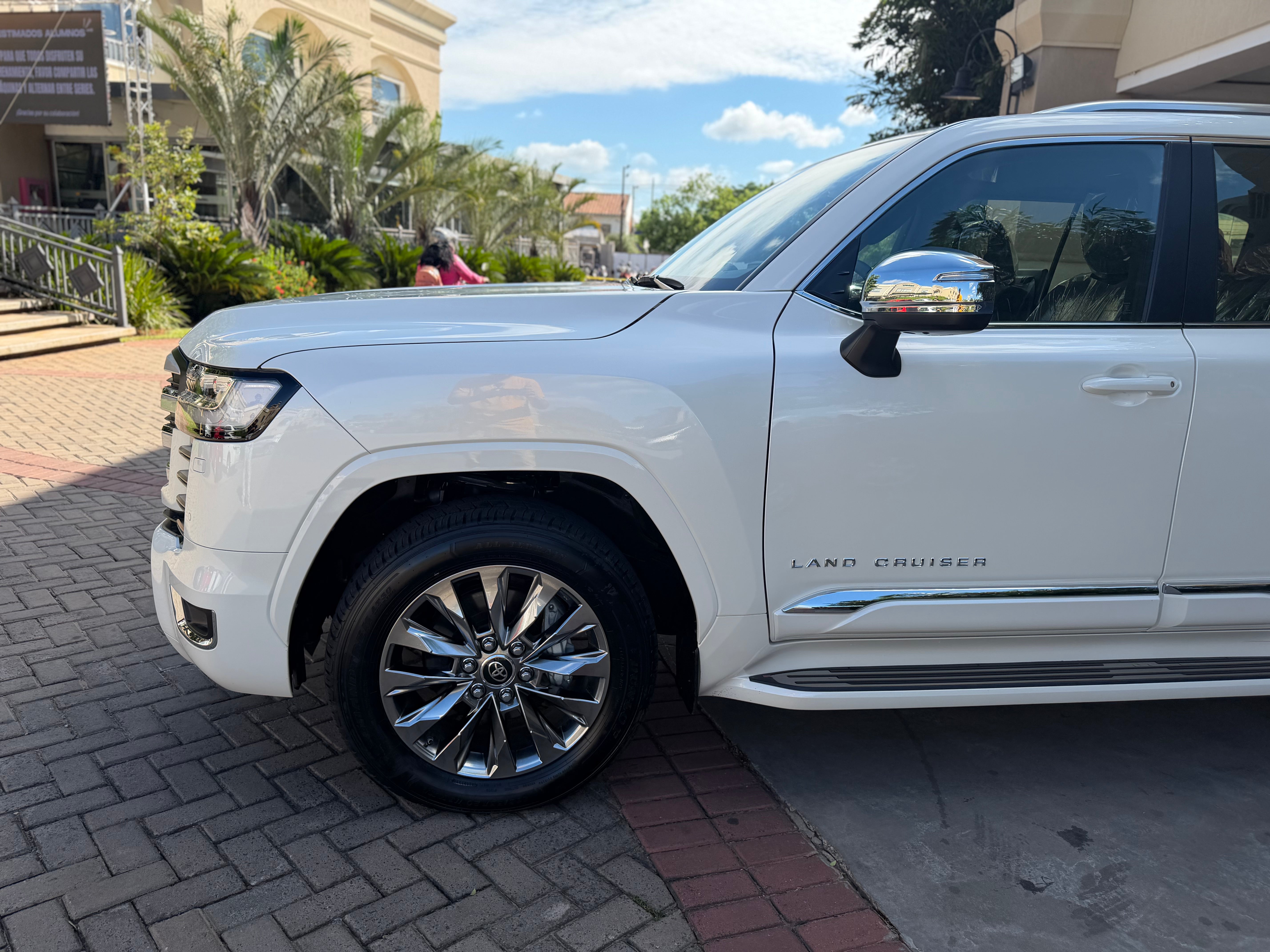 TOYOTA LAND CRUISER VX 2026