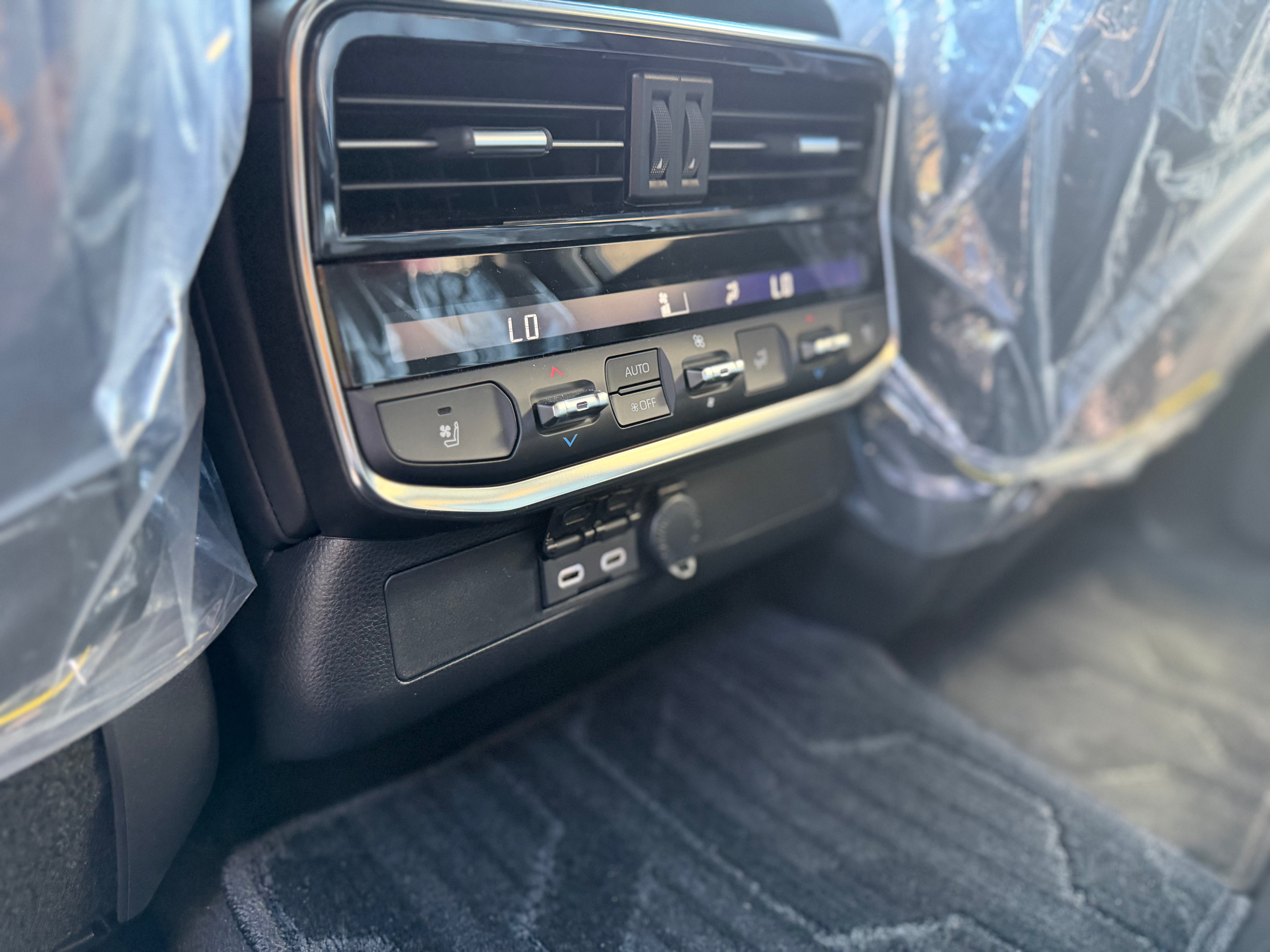 TOYOTA LAND CRUISER VX 2026
