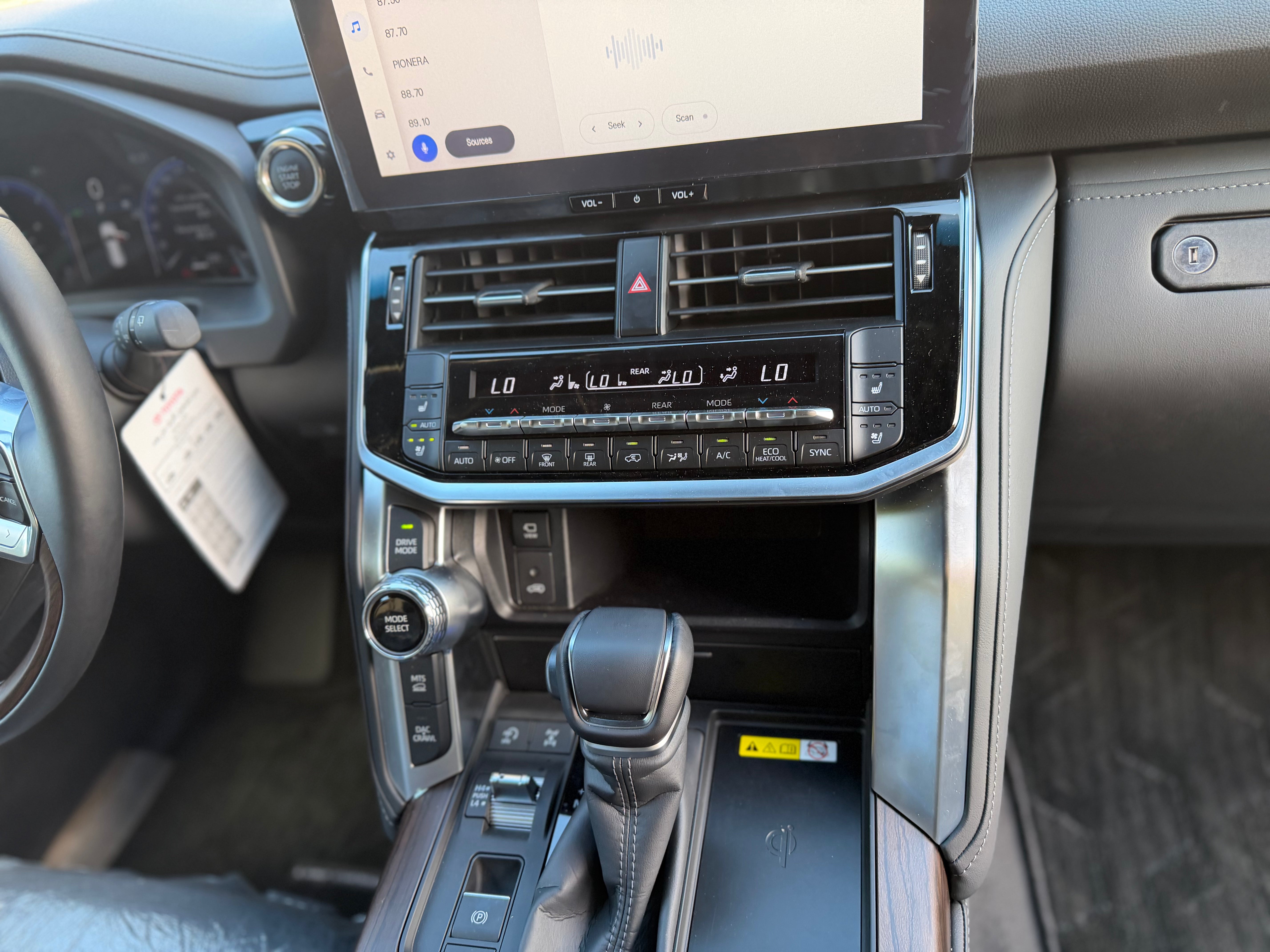 TOYOTA LAND CRUISER VX 2026