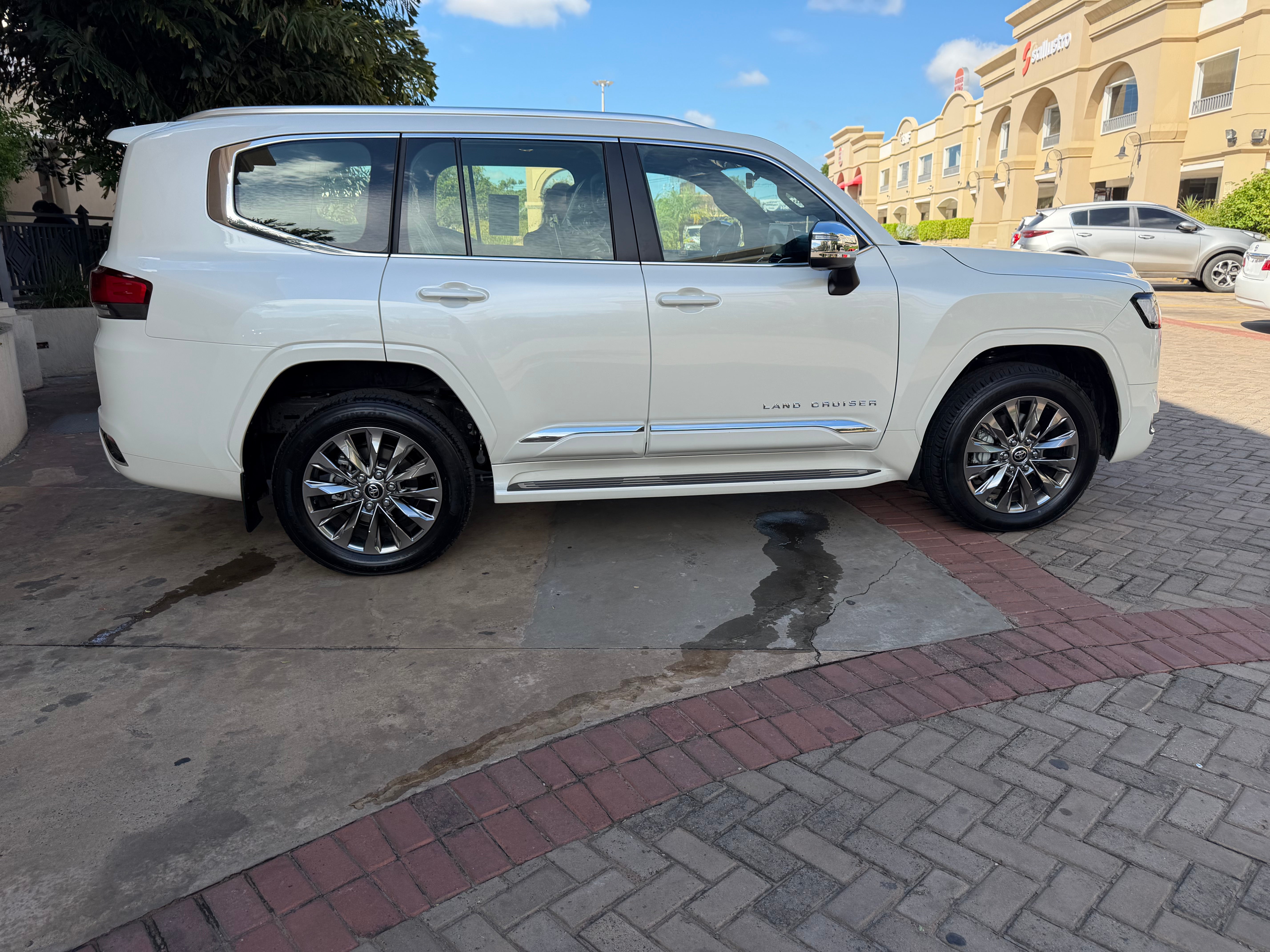 TOYOTA LAND CRUISER VX 2026