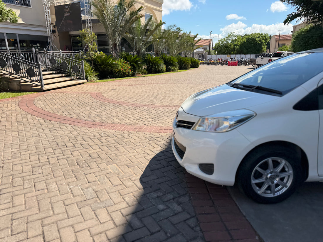 TOYOTA VITZ 2011