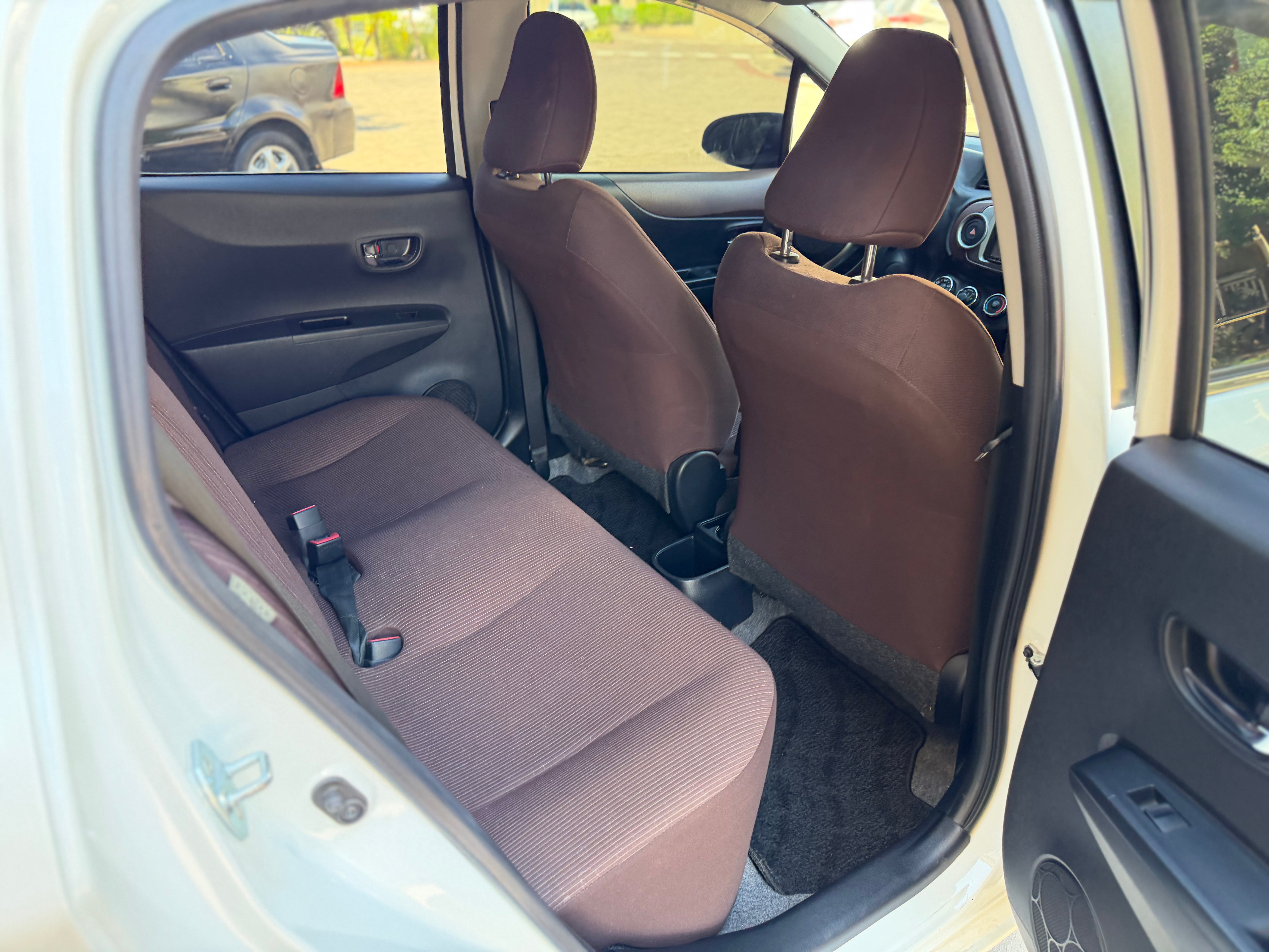 TOYOTA VITZ 2011