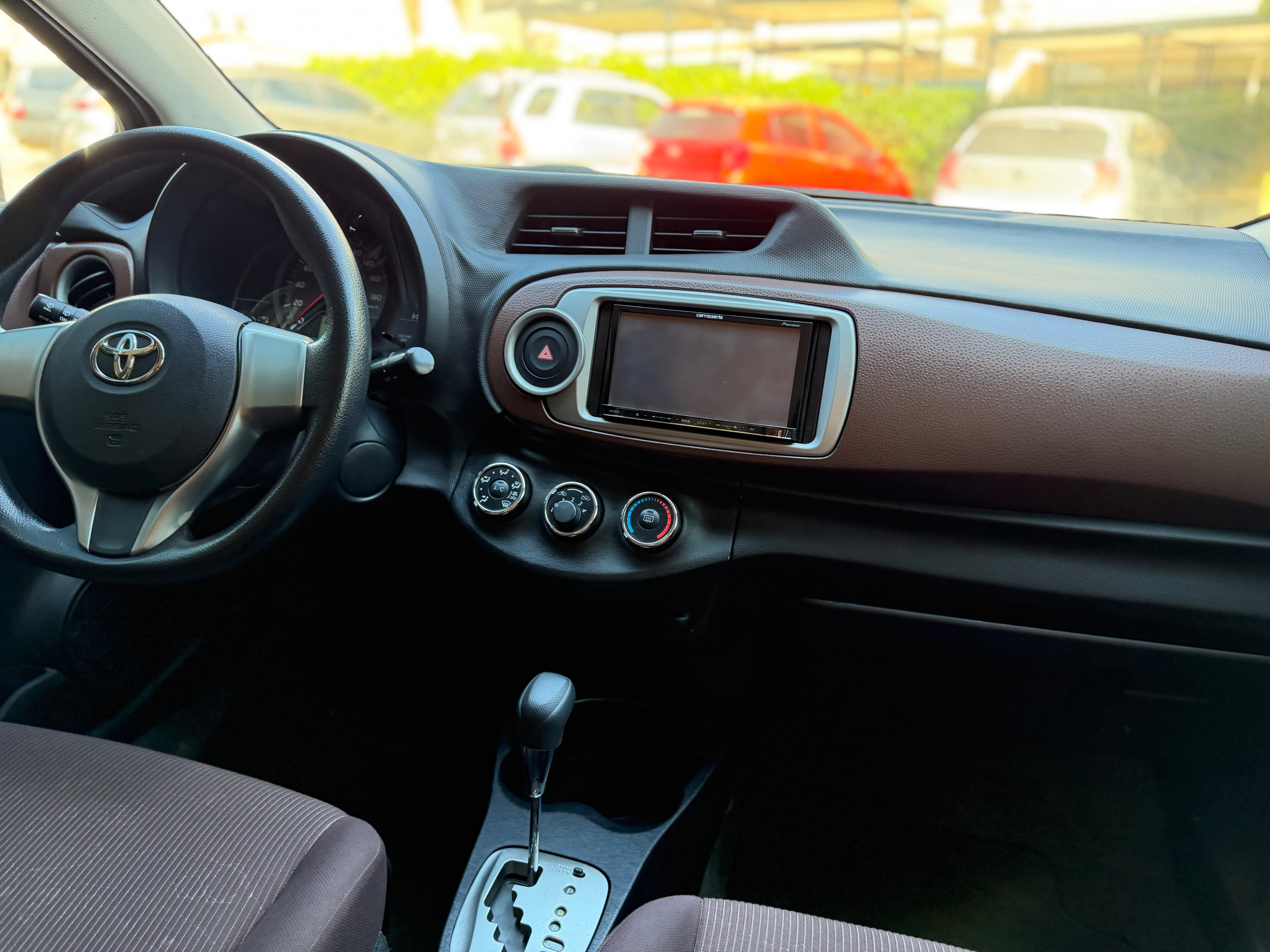 TOYOTA VITZ 2011