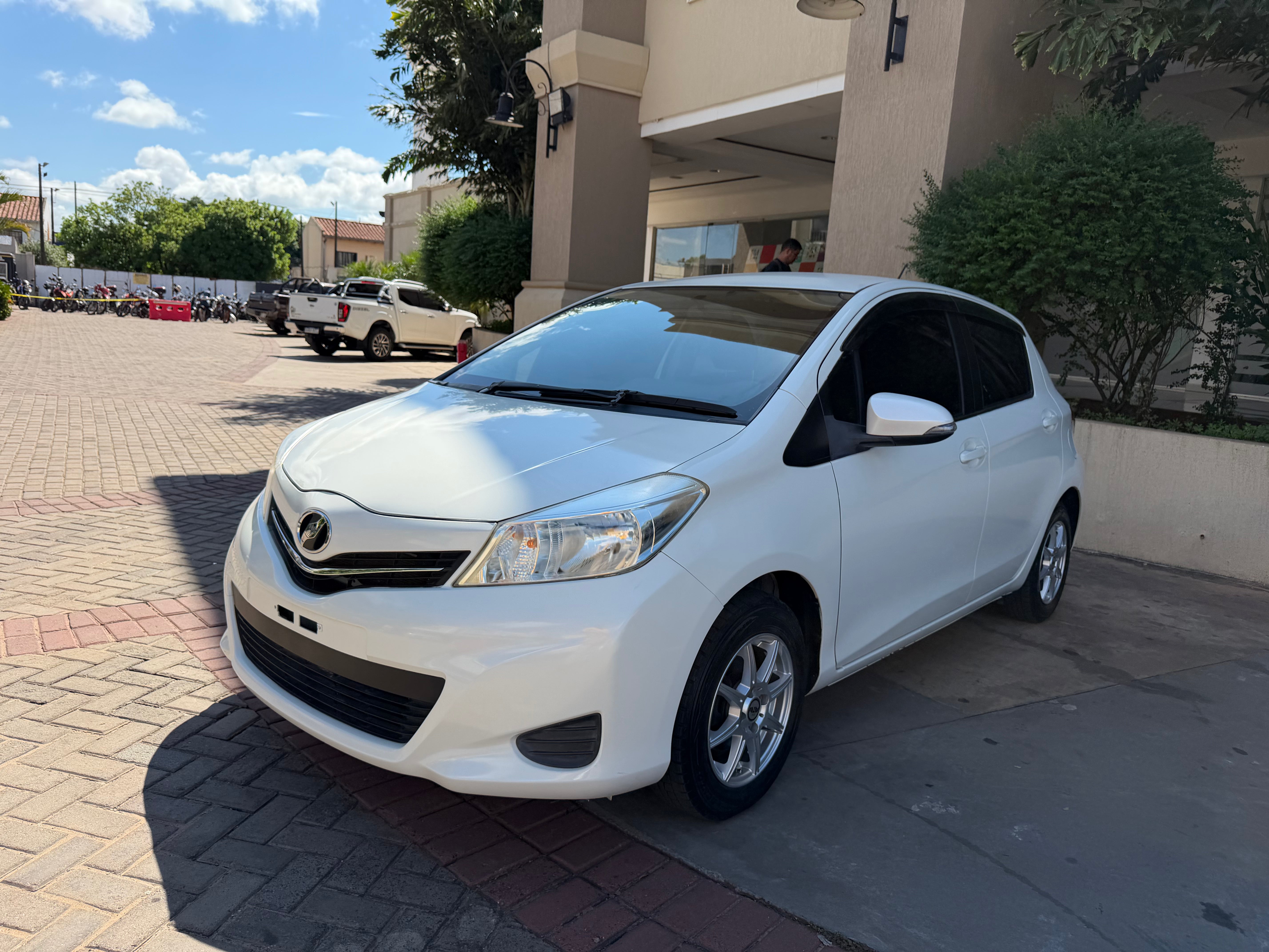 TOYOTA VITZ 2011