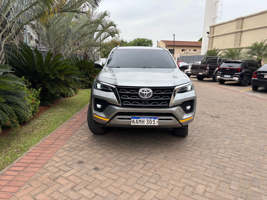 TOYOTA FORTUNER 2023 SRV