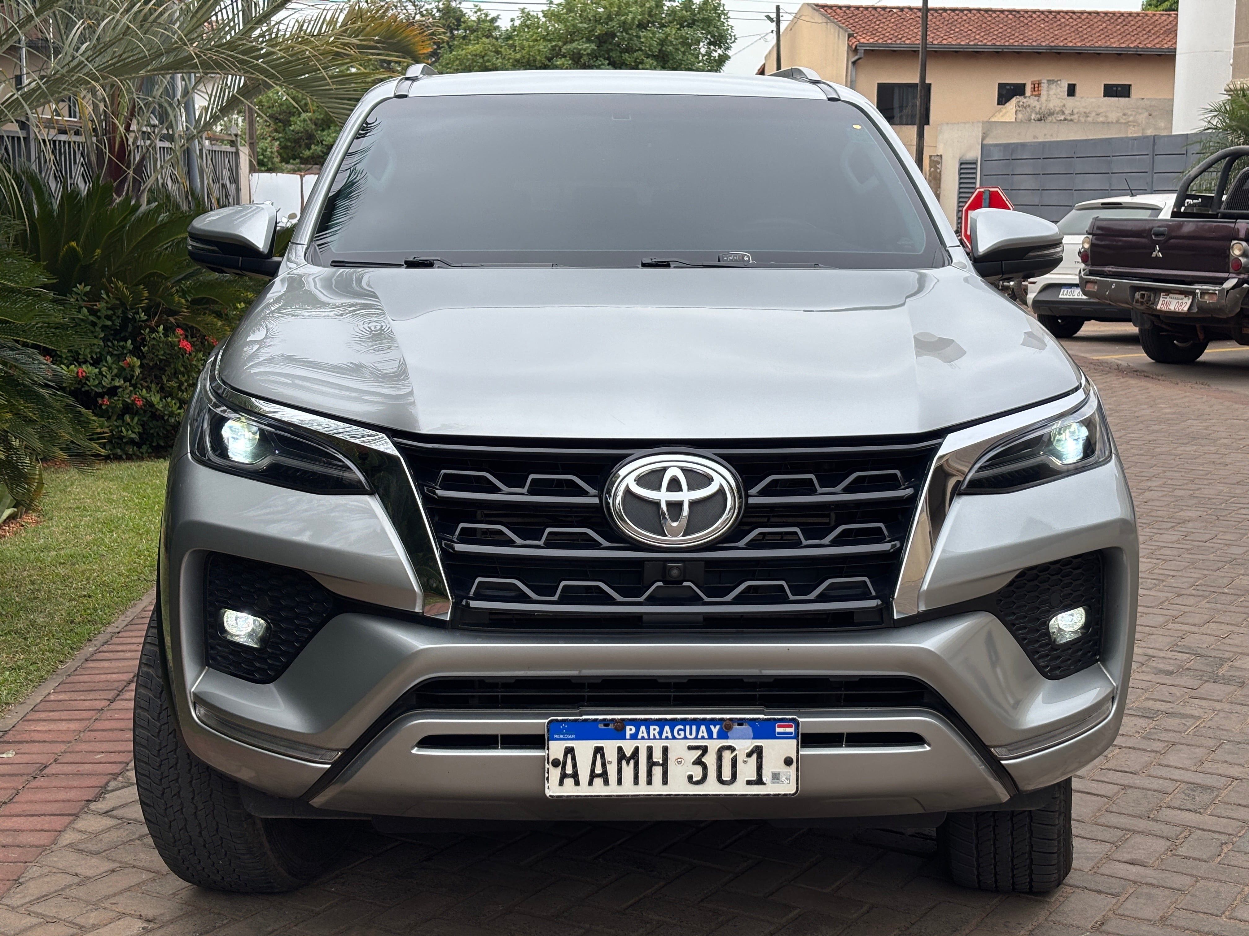 TOYOTA FORTUNER 2023 SRV
