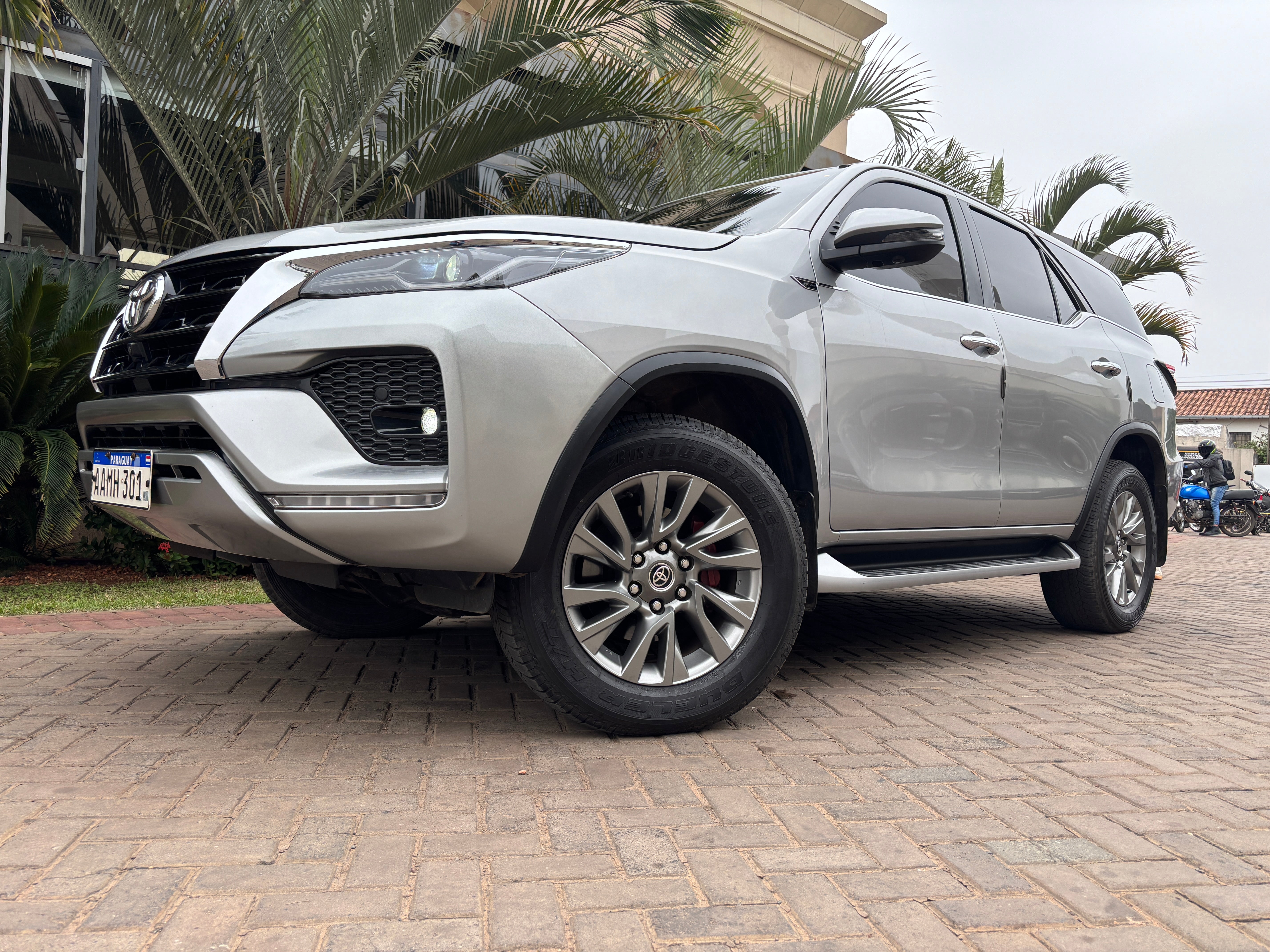 TOYOTA FORTUNER 2023 SRV