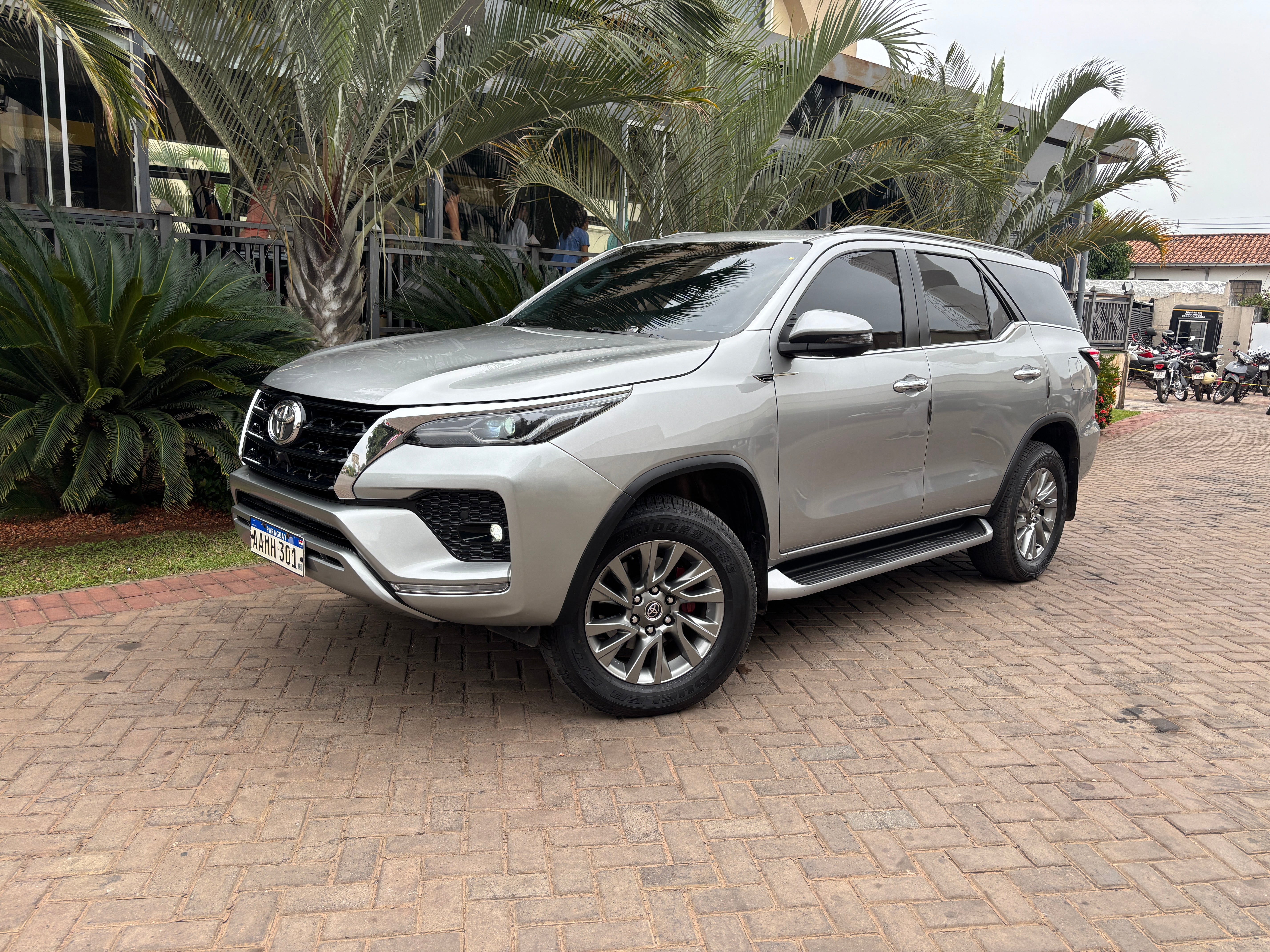 TOYOTA FORTUNER 2023 SRV
