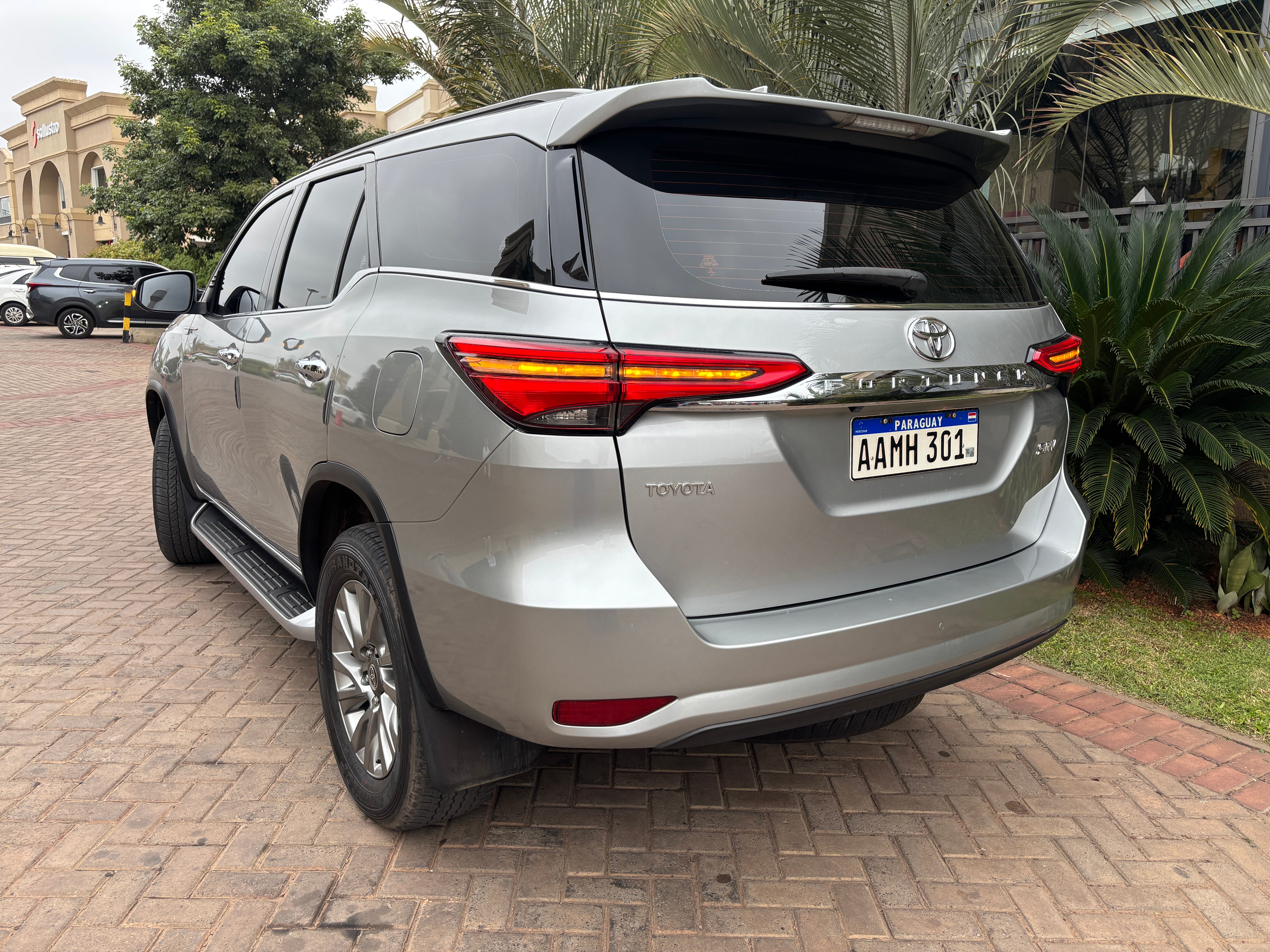 TOYOTA FORTUNER 2023 SRV