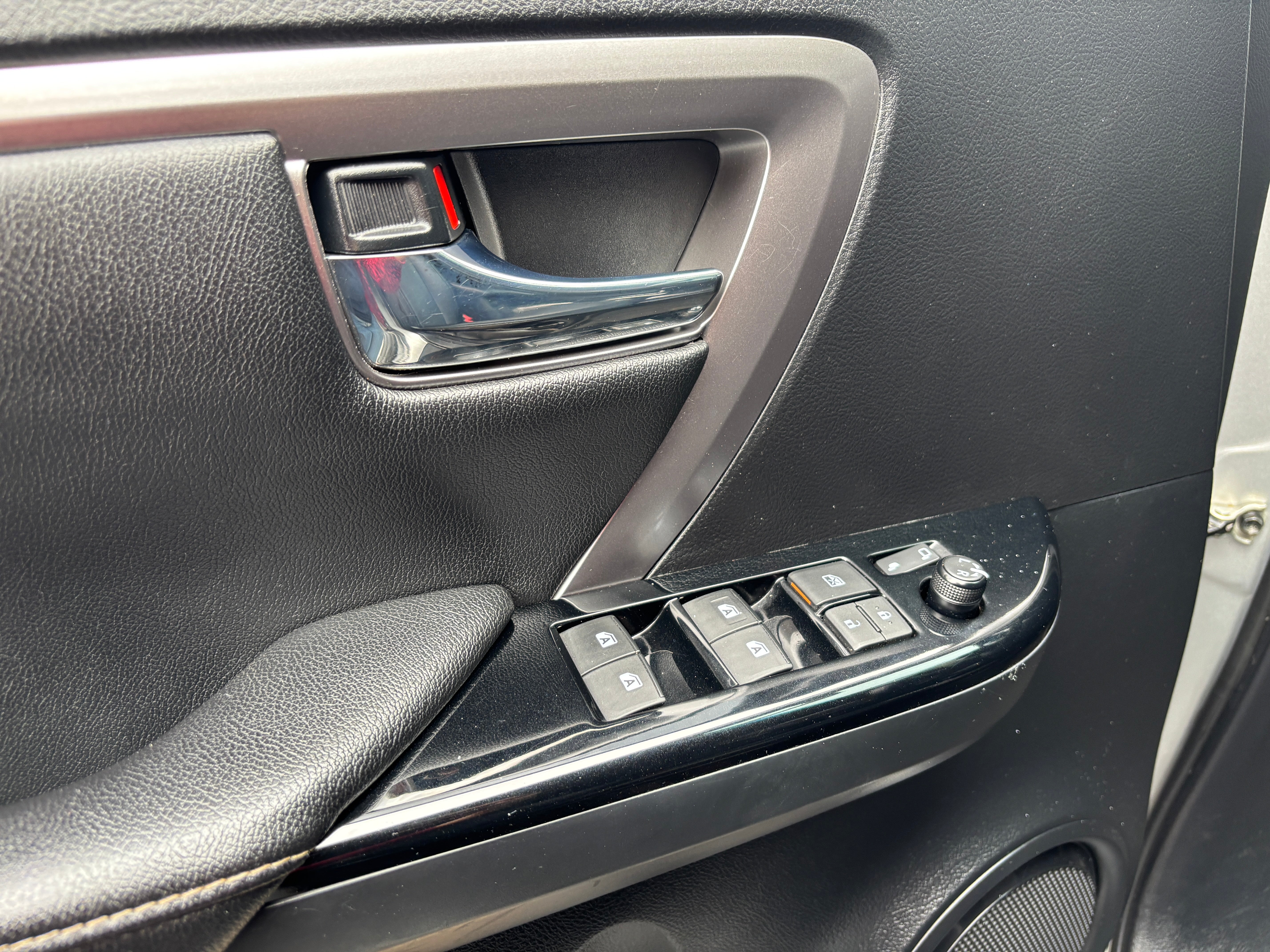 TOYOTA FORTUNER 2023 SRV