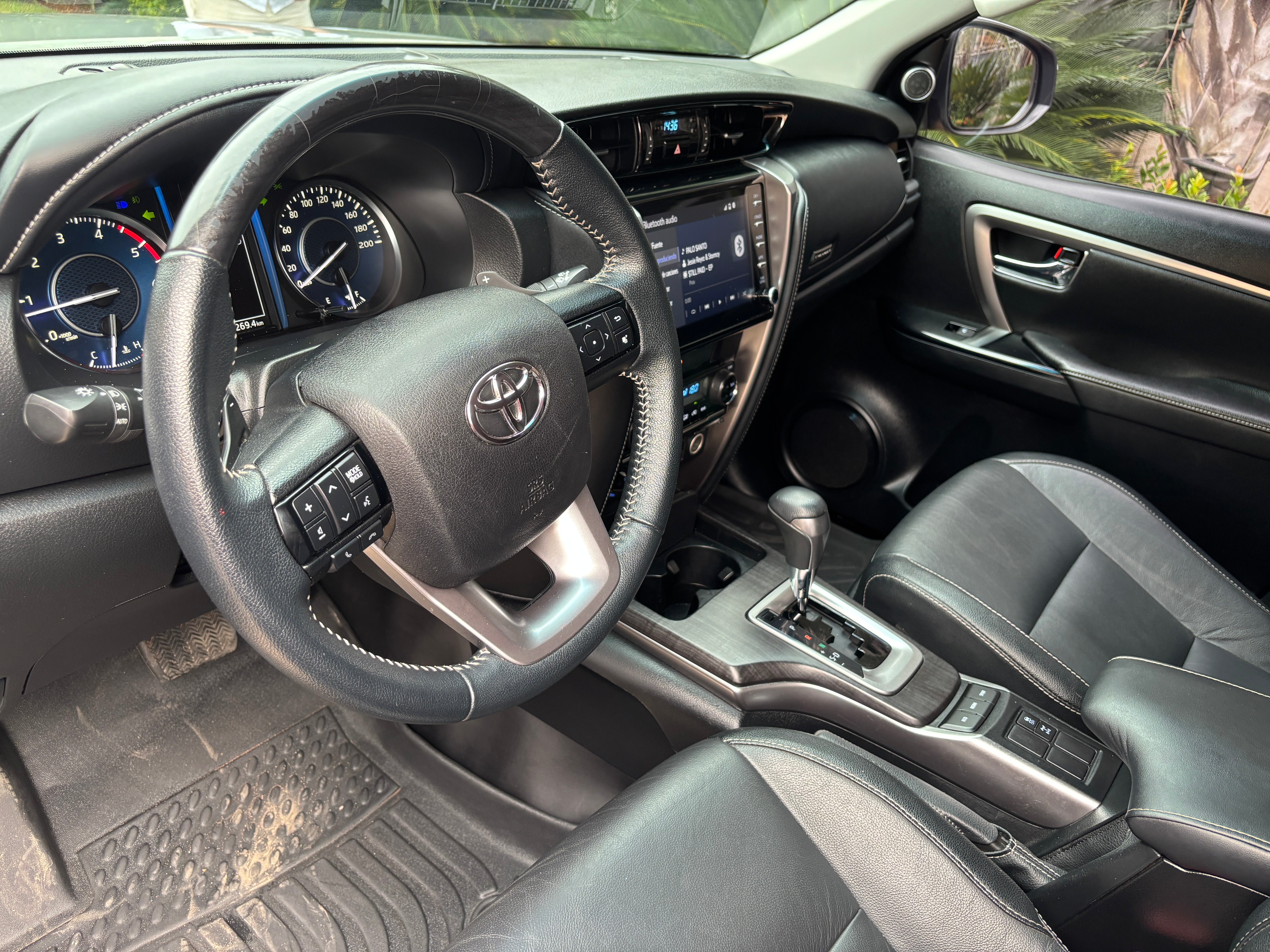 TOYOTA FORTUNER 2023 SRV
