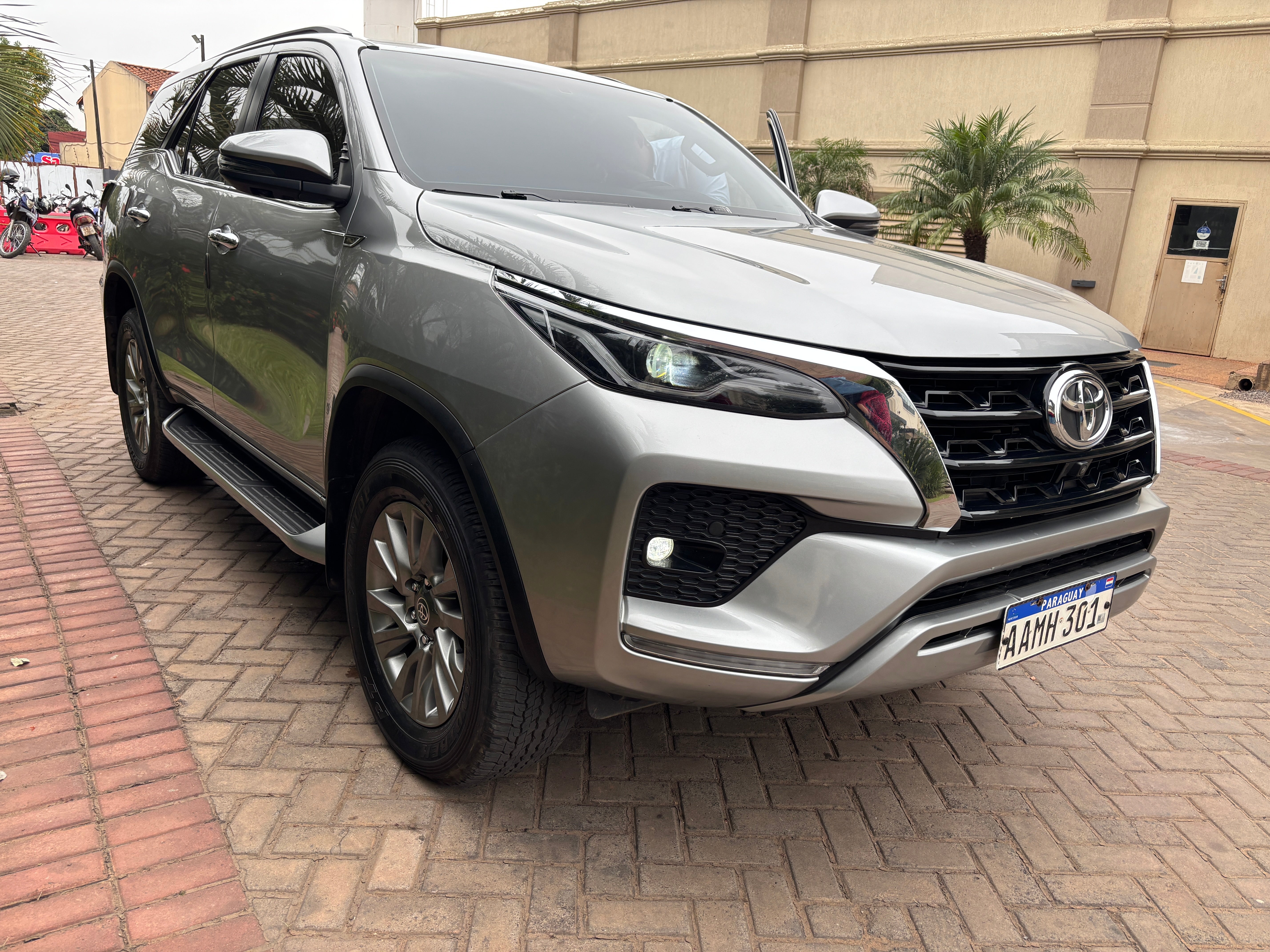 TOYOTA FORTUNER 2023 SRV