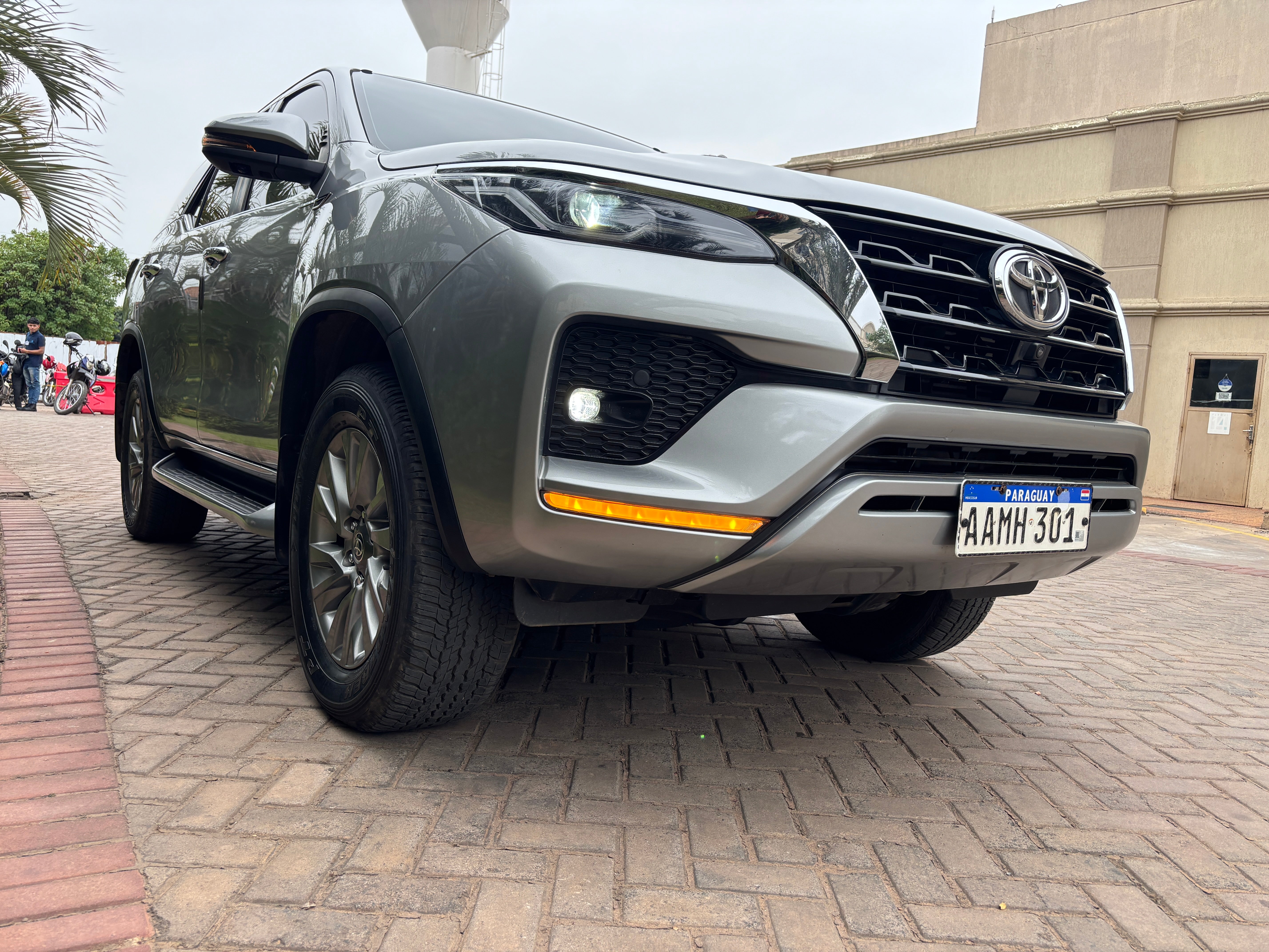 TOYOTA FORTUNER 2023 SRV