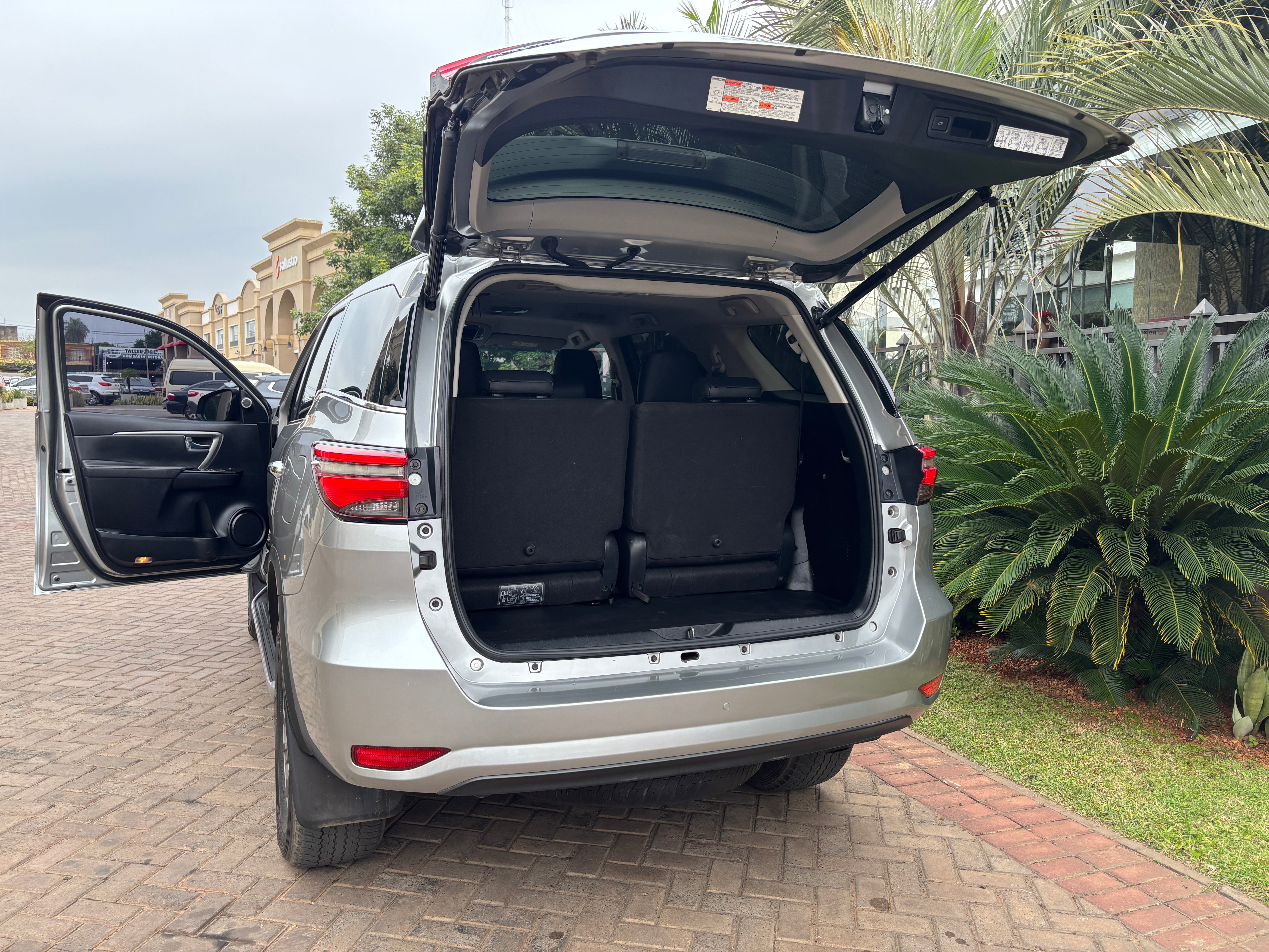 TOYOTA FORTUNER 2023 SRV