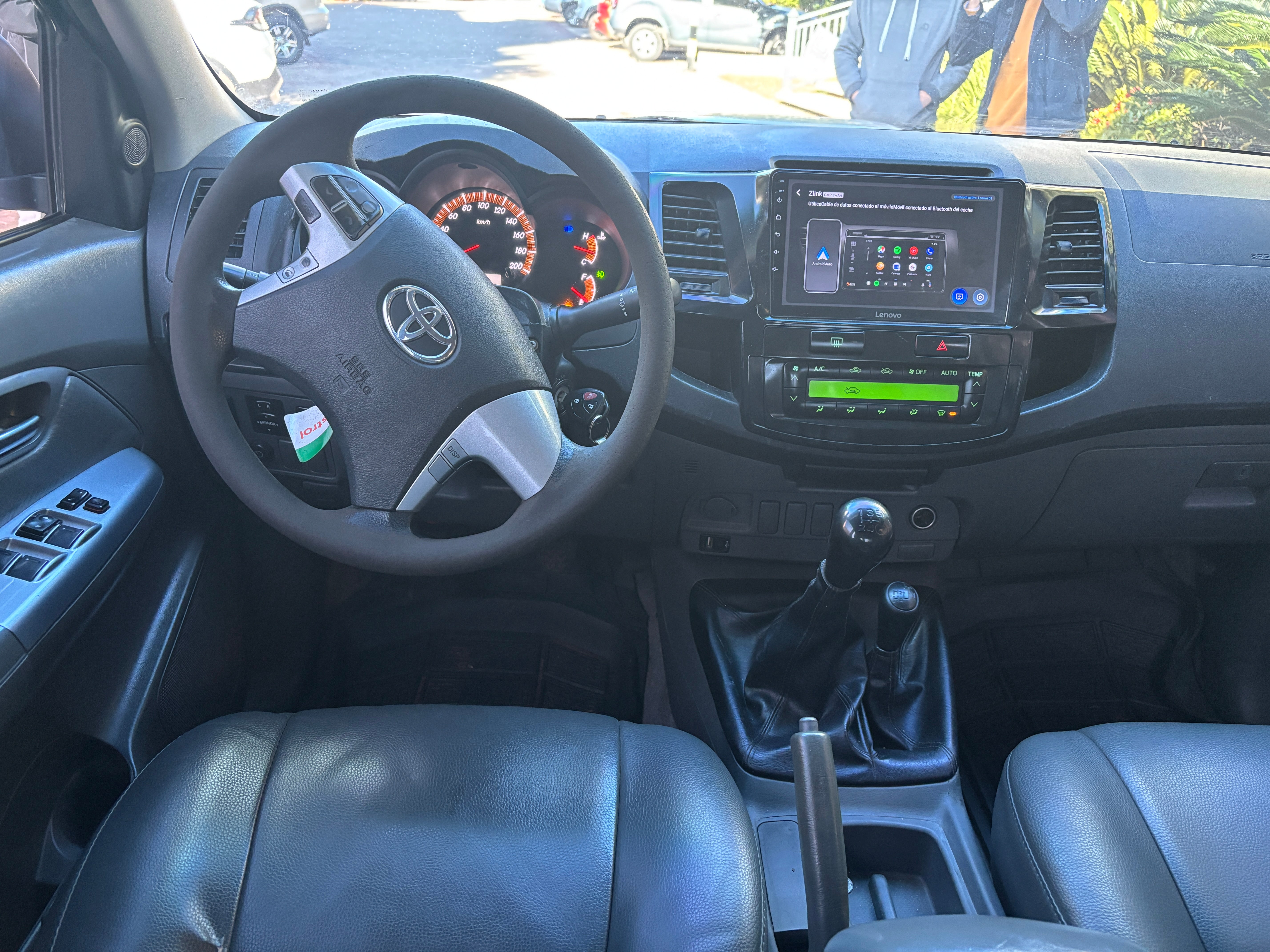 TOYOTA HILUX 2015
