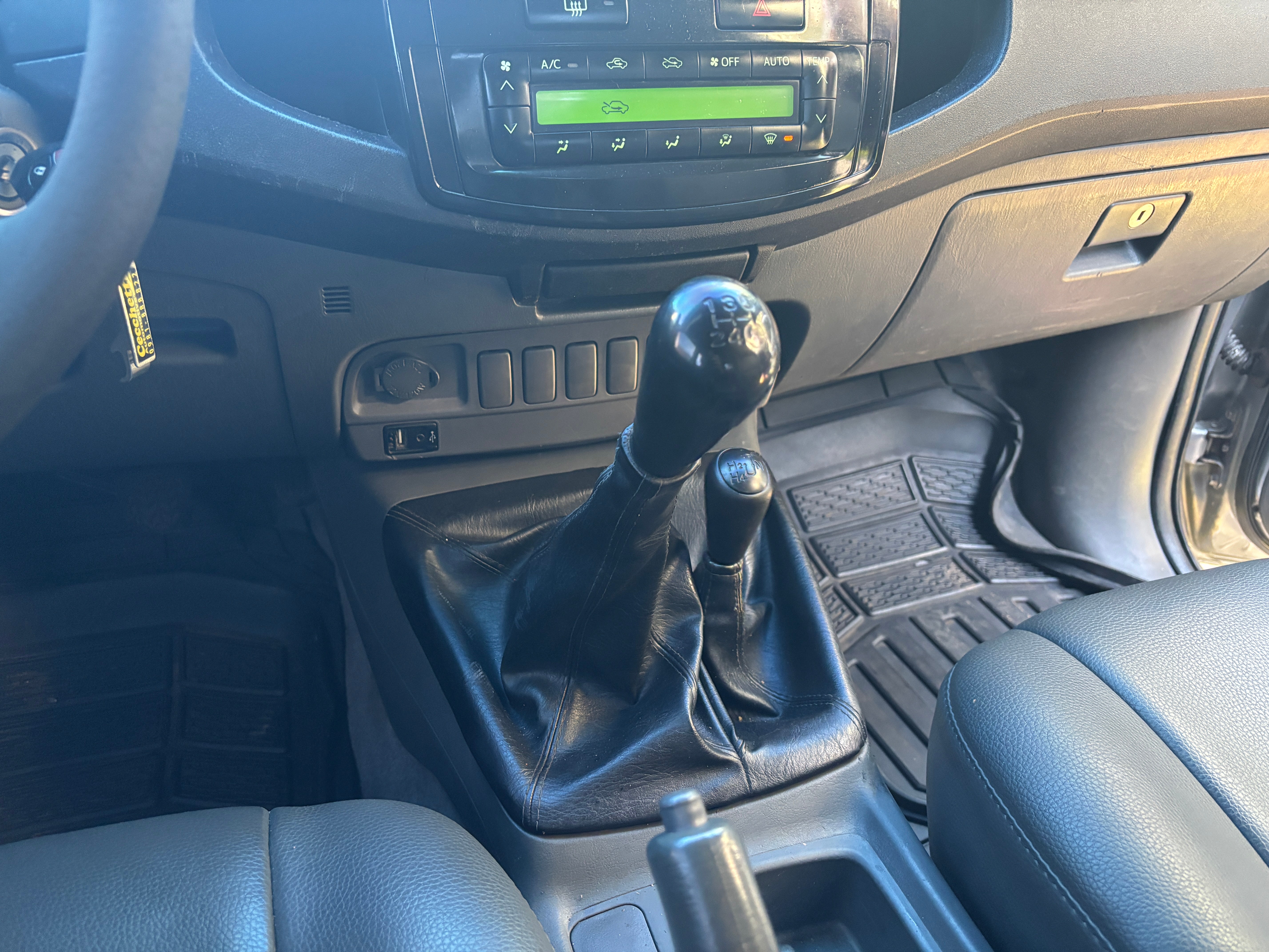 TOYOTA HILUX 2015