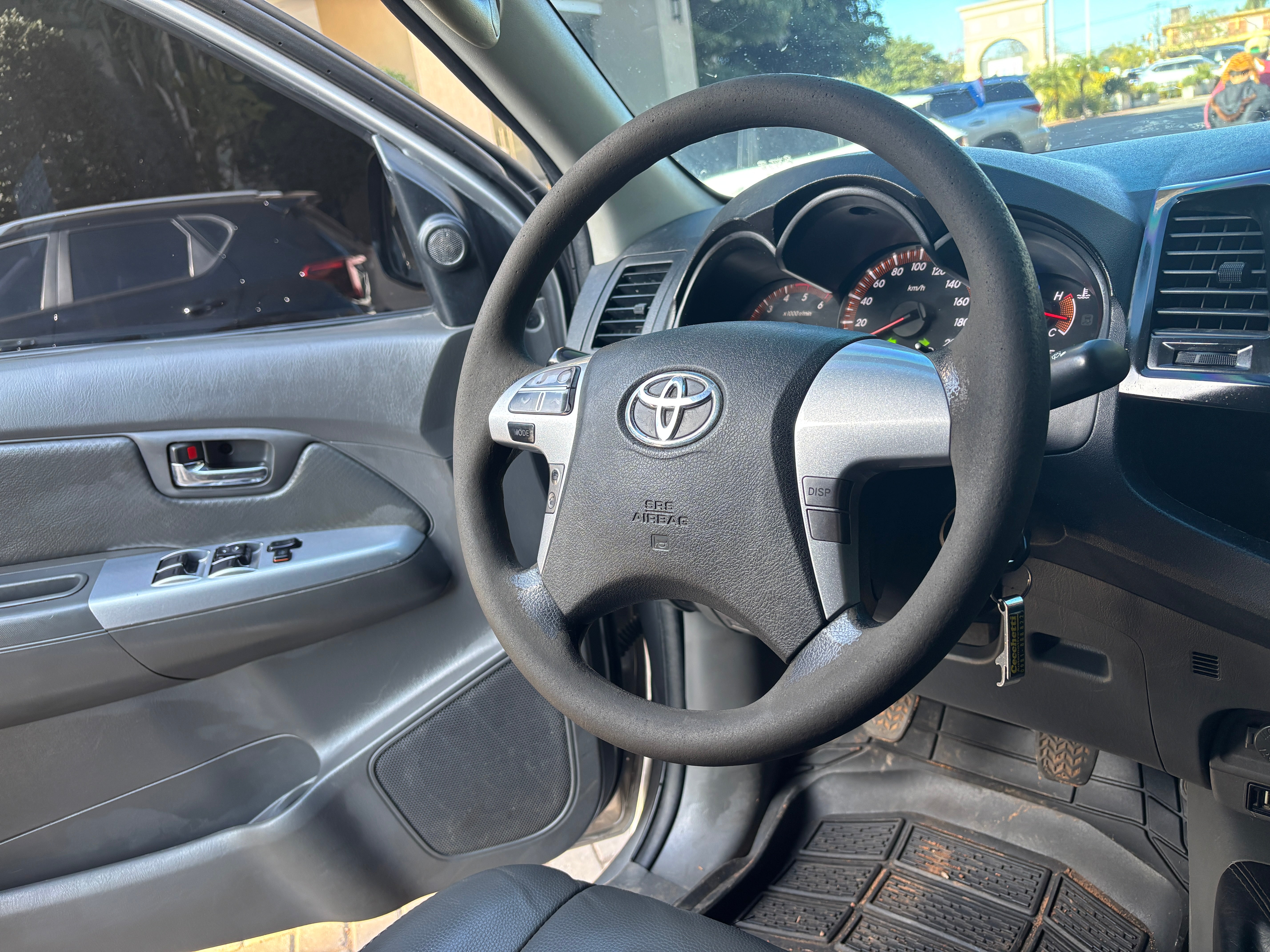 TOYOTA HILUX 2015