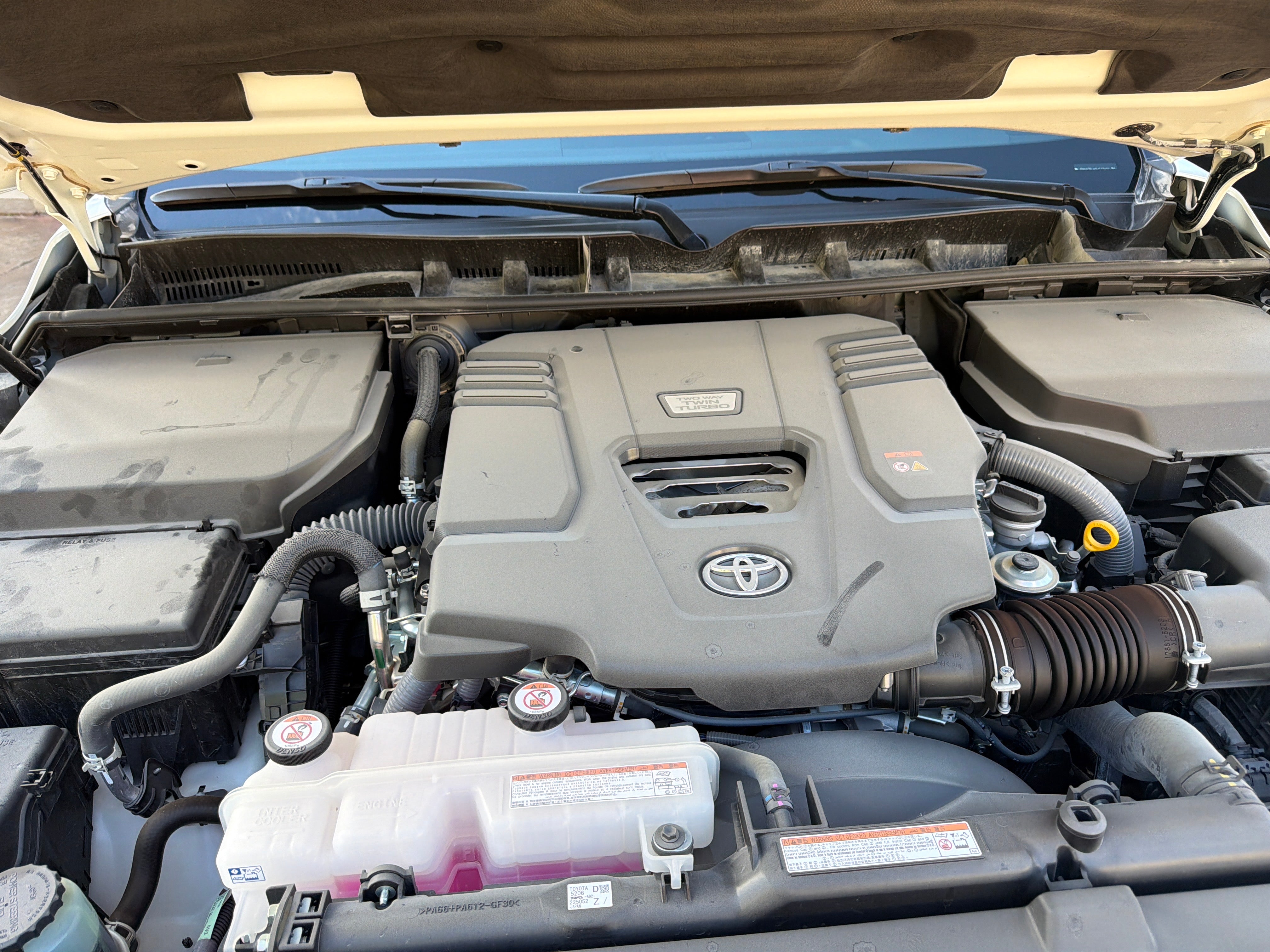 TOYOTA LAND CRUISER VX 2026
