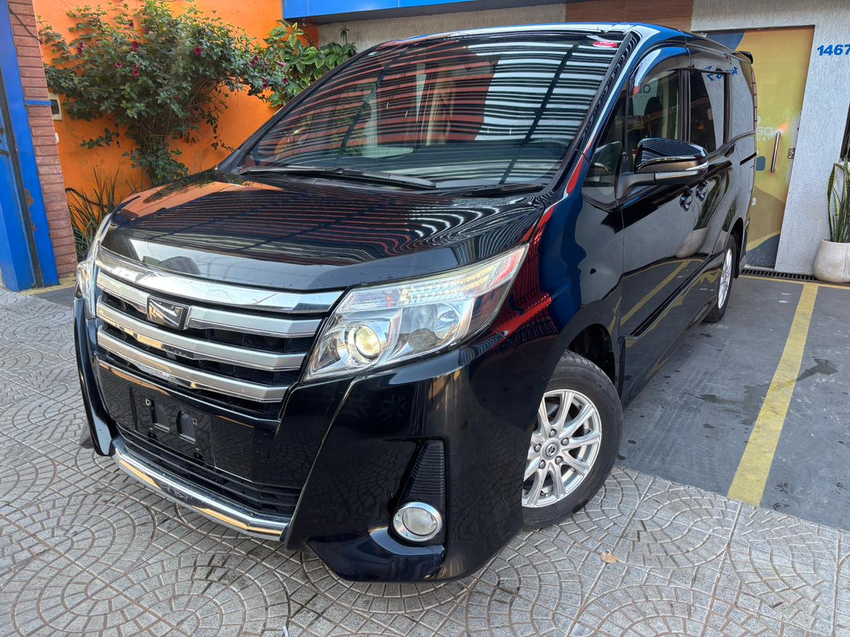 TOYOTA NOAH 2017