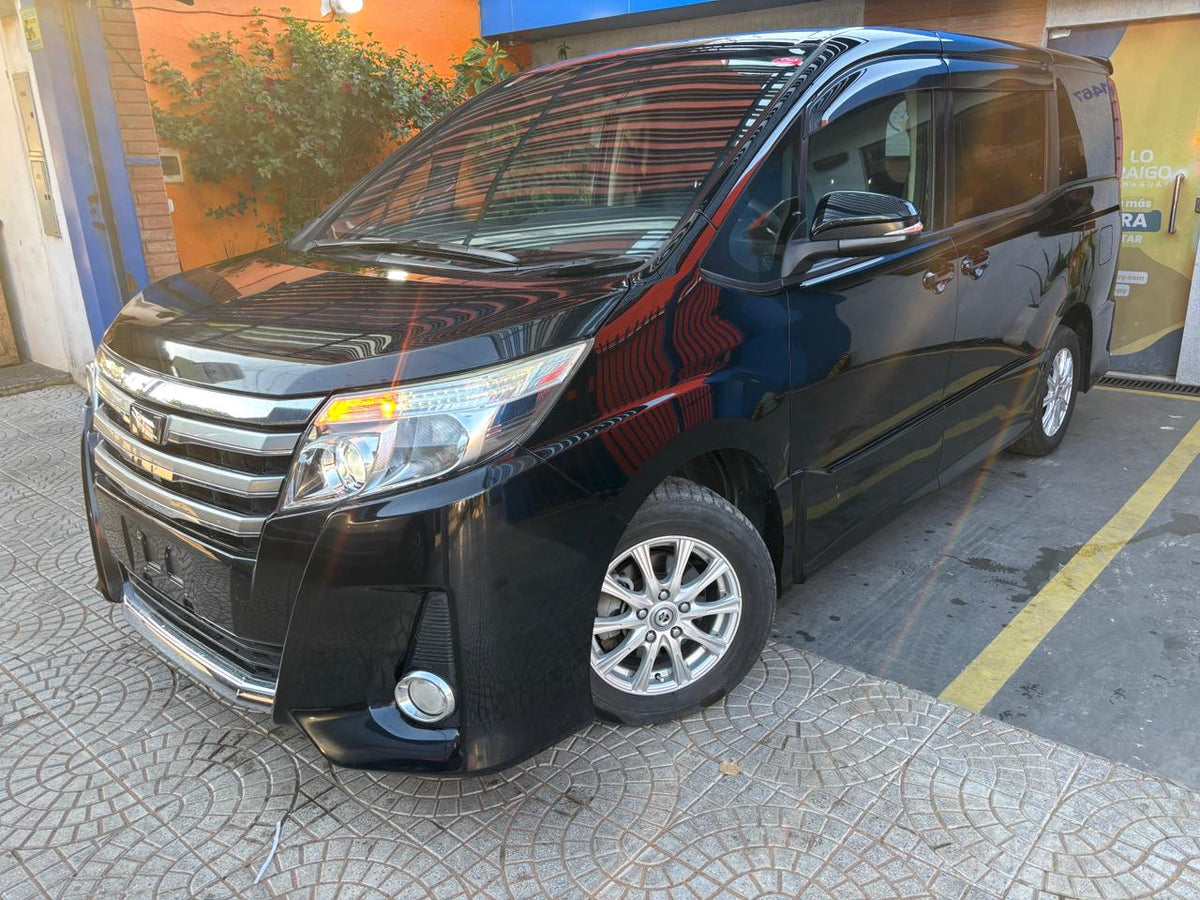 TOYOTA NOAH 2017