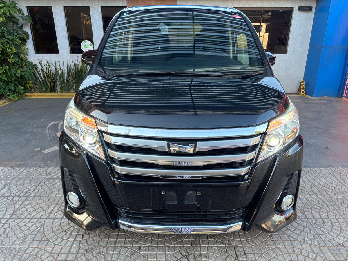 TOYOTA NOAH 2017
