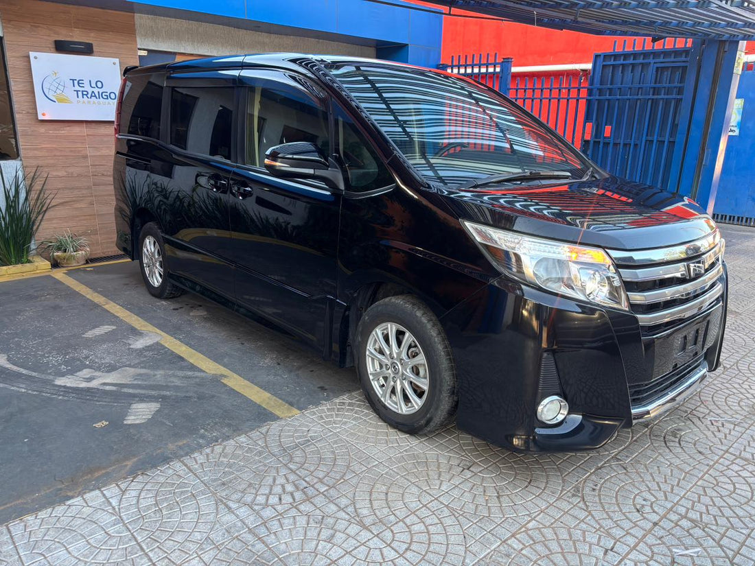 TOYOTA NOAH 2014