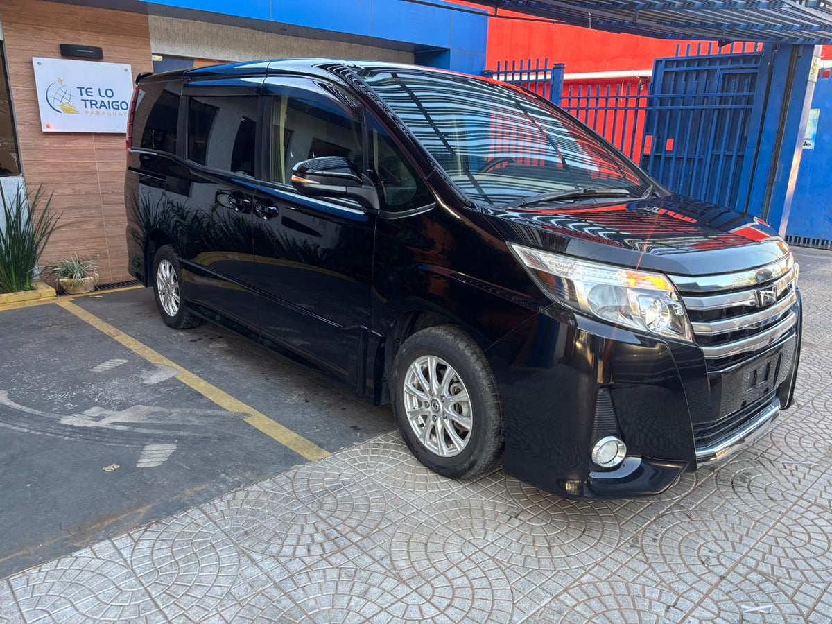 TOYOTA NOAH 2017