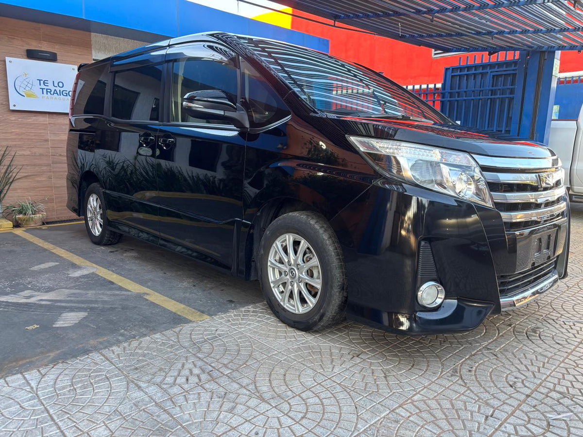 TOYOTA NOAH 2017