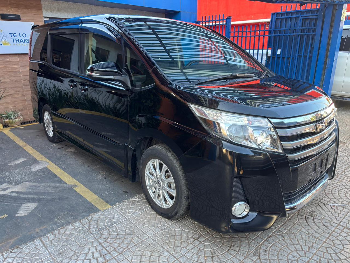 TOYOTA NOAH 2017