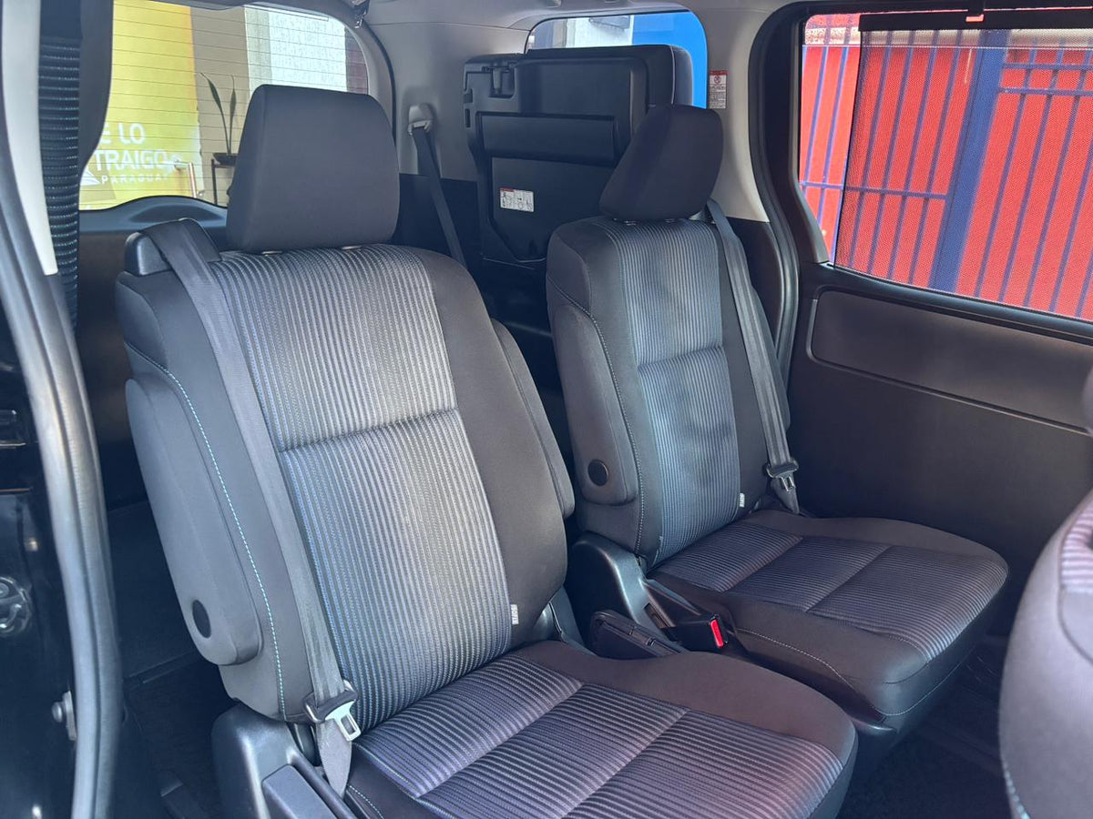 TOYOTA NOAH 2017