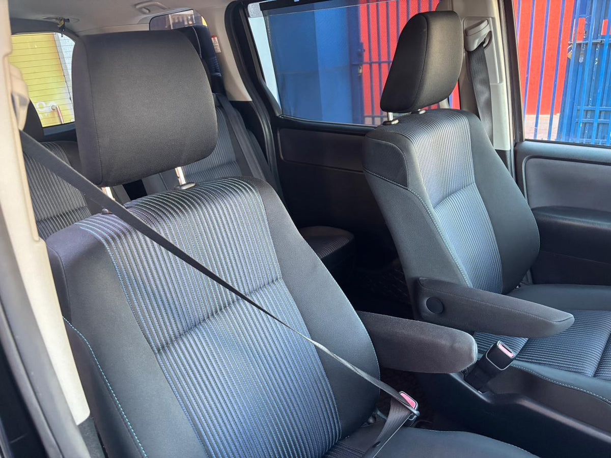 TOYOTA NOAH 2017