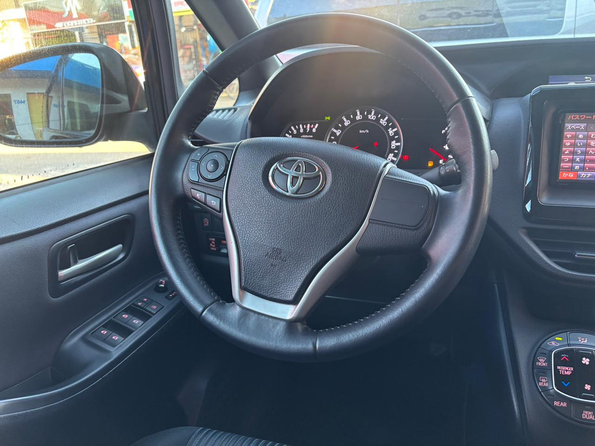 TOYOTA NOAH 2017