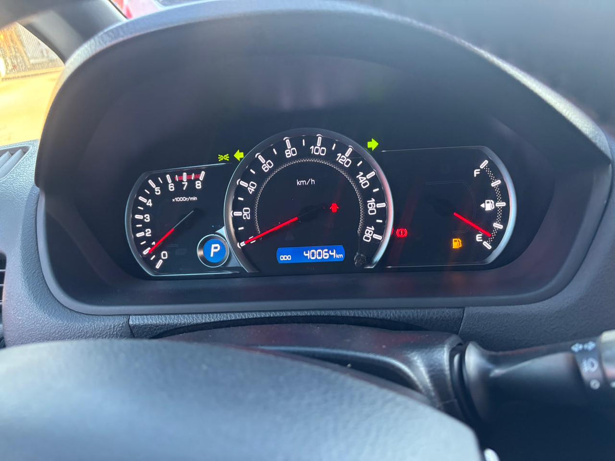 TOYOTA NOAH 2017