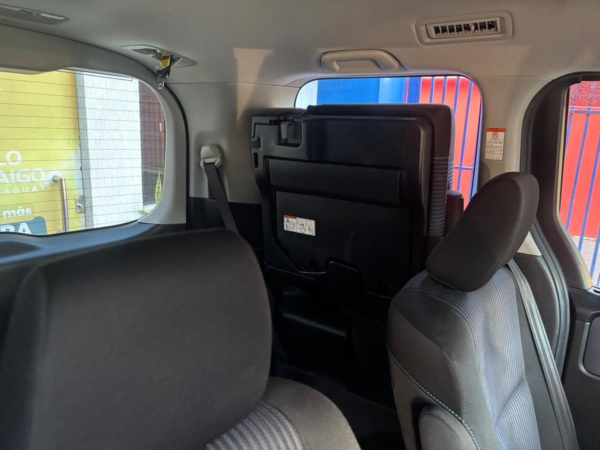 TOYOTA NOAH 2017