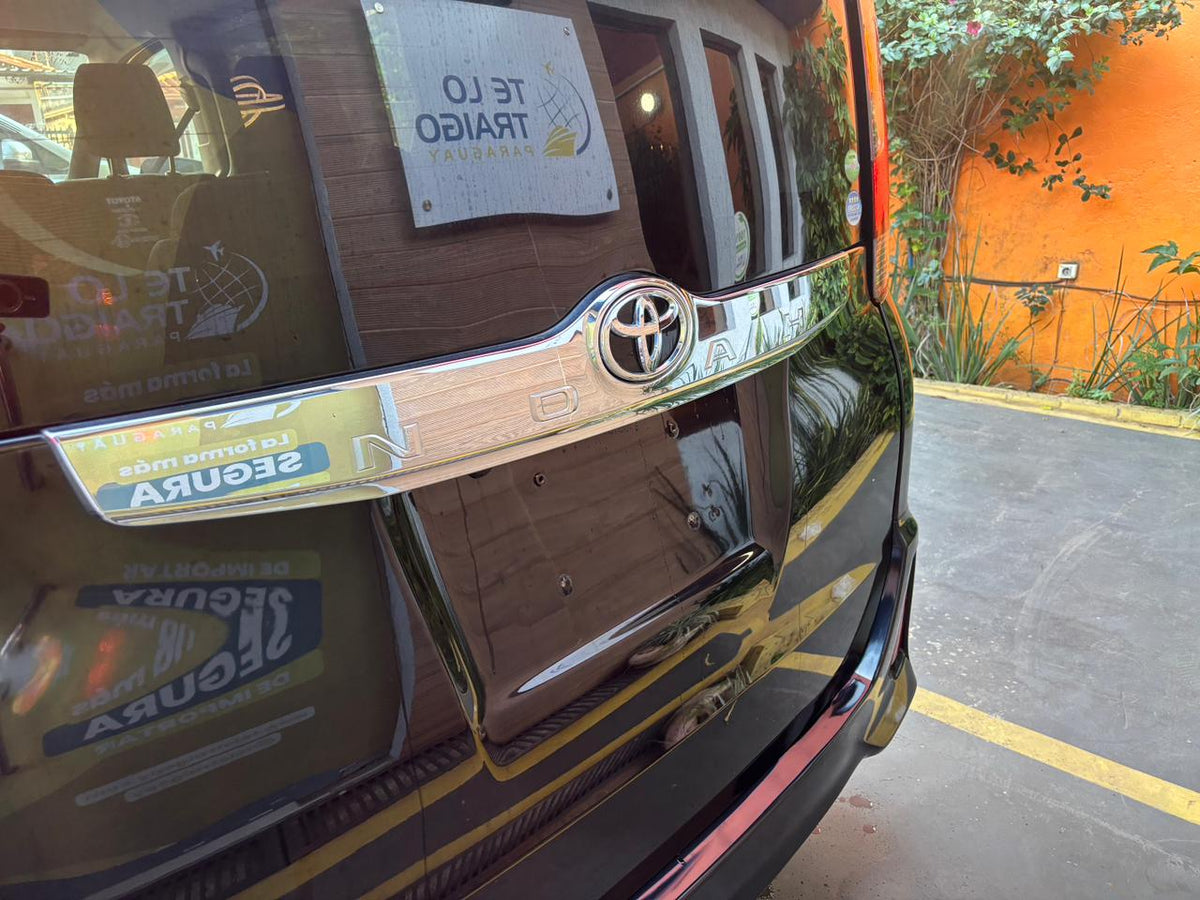 TOYOTA NOAH 2017