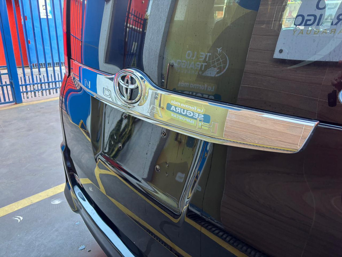 TOYOTA NOAH 2017