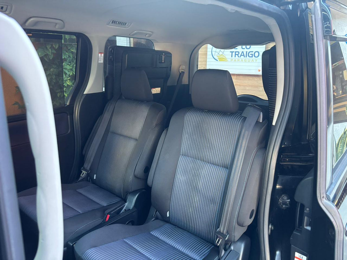TOYOTA NOAH 2017